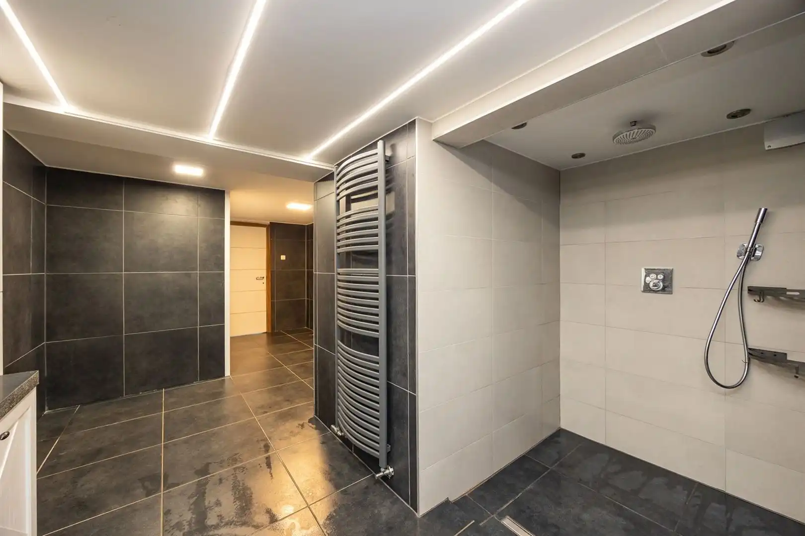 Een ruime halfopenbebouwing op 2000m2 foto 15