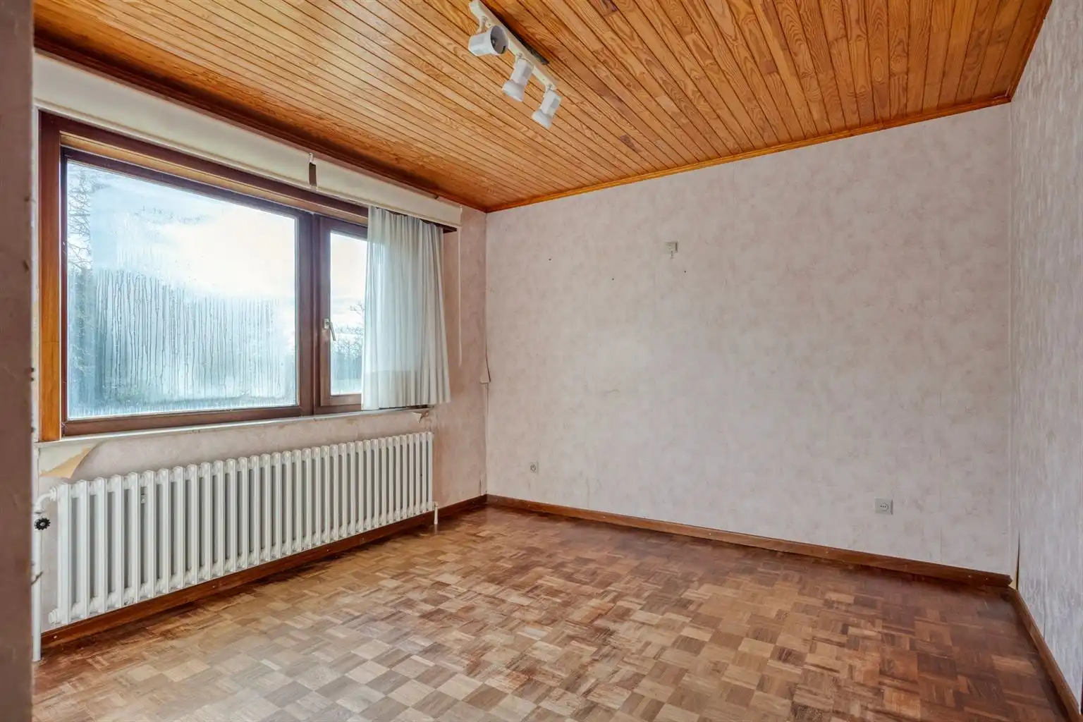 Vrijstaande woning op een uitzonderlijk perceel van 29a95ca met 4 slaapkamers en inpandige garage, gelegen op een rustige toplocatie nabij het centrum van Maaseik. foto 13