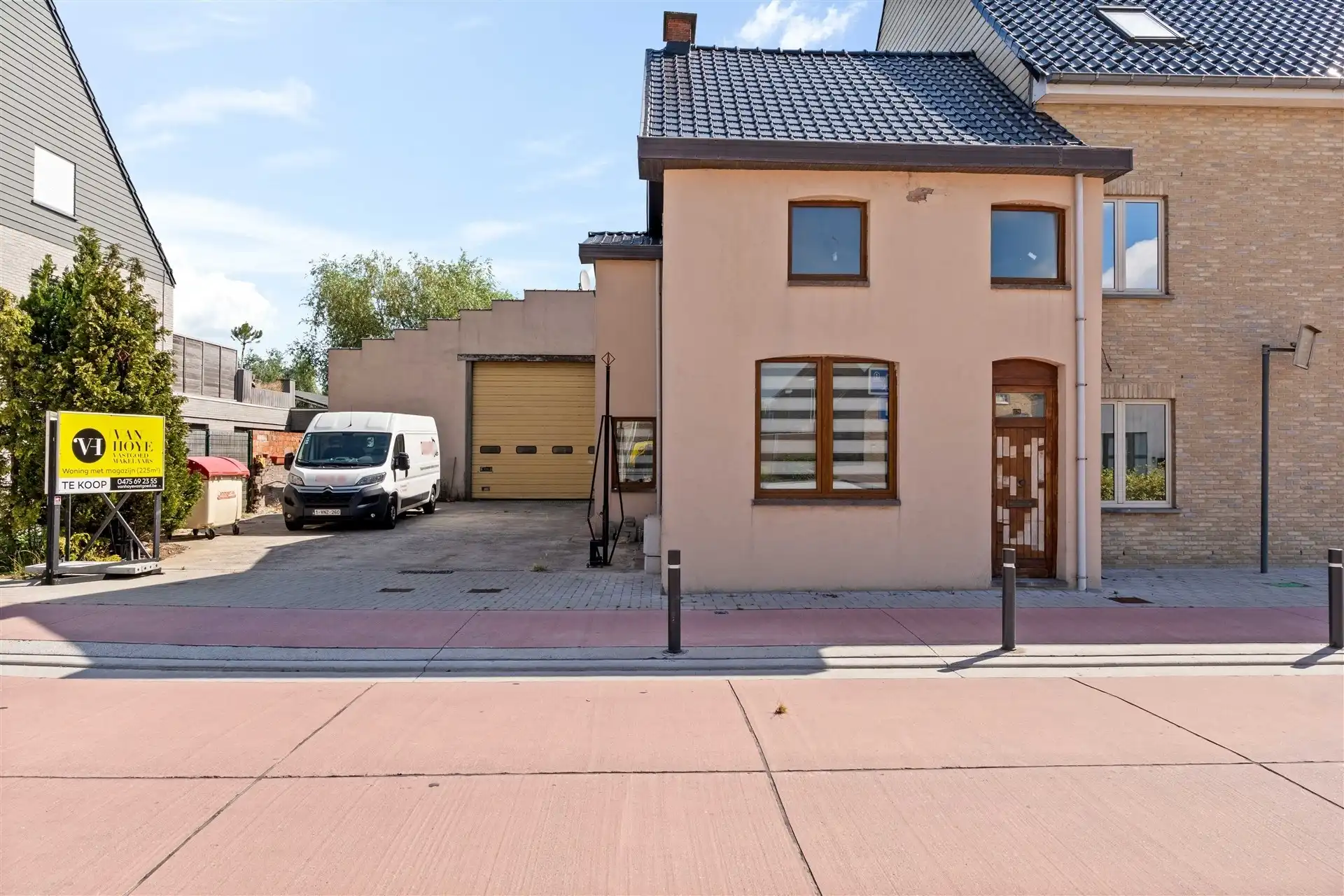 Halfopen bebouwing met magazijn (225m²) foto {{pictureIndex}}