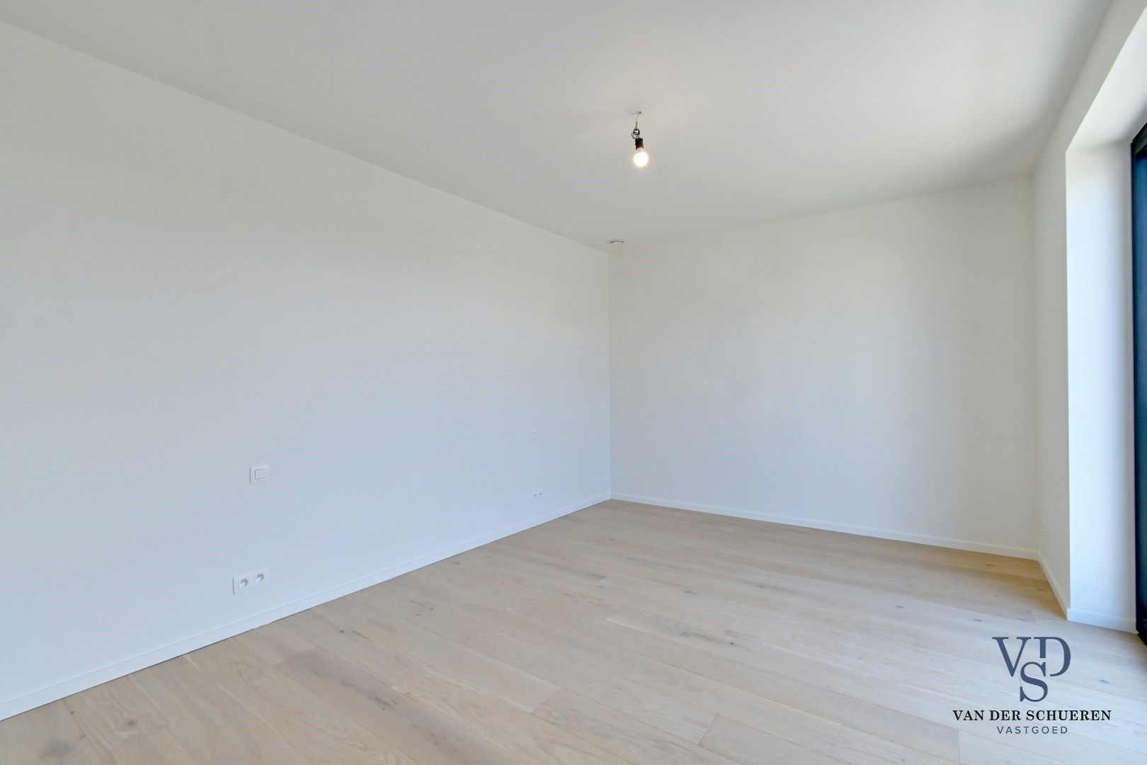 Half Open Bebouwing met buitenberging en carport foto 28