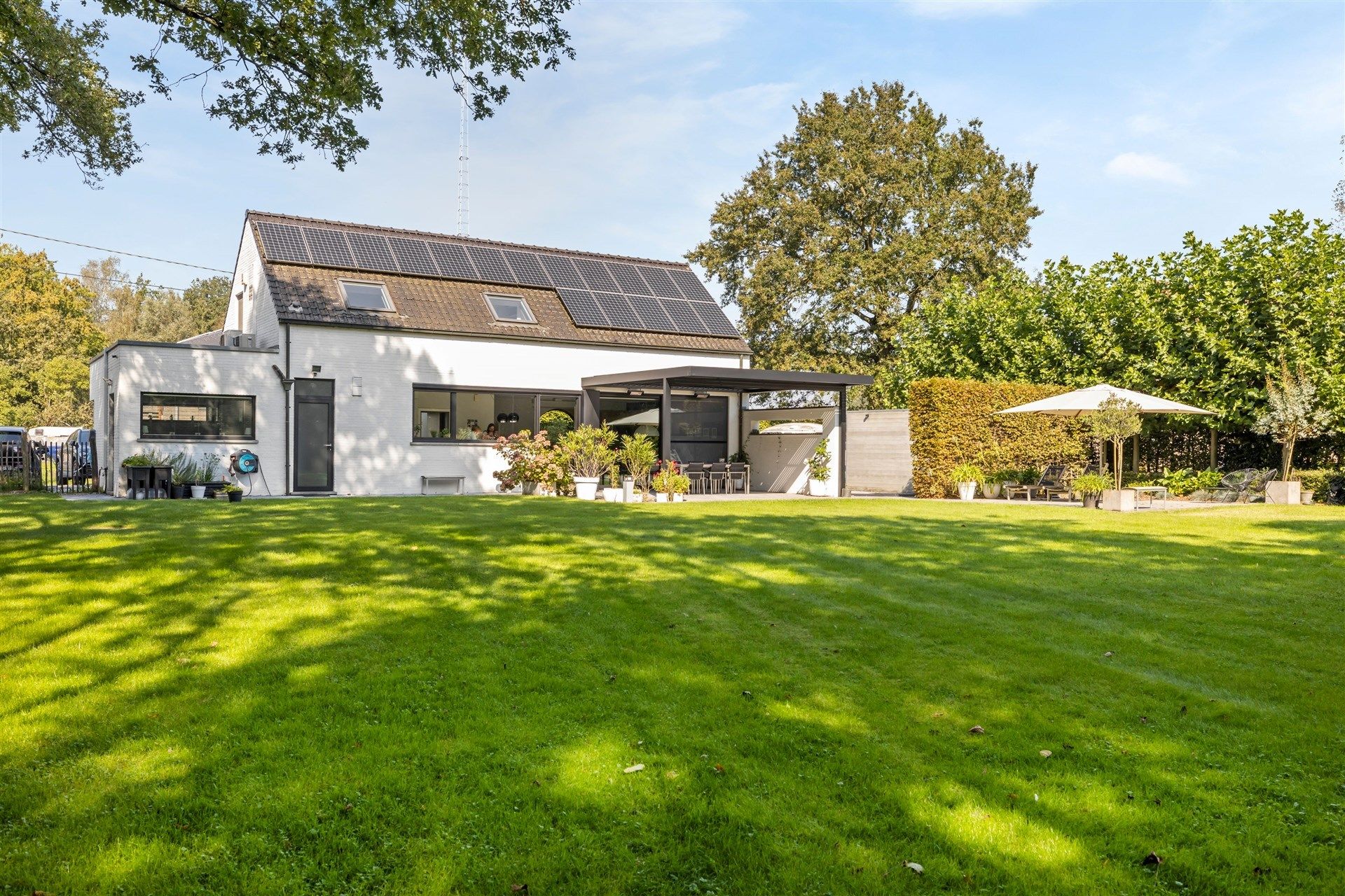 Elegante villa in een prachtige groene omgeving op 3.529m² foto 3