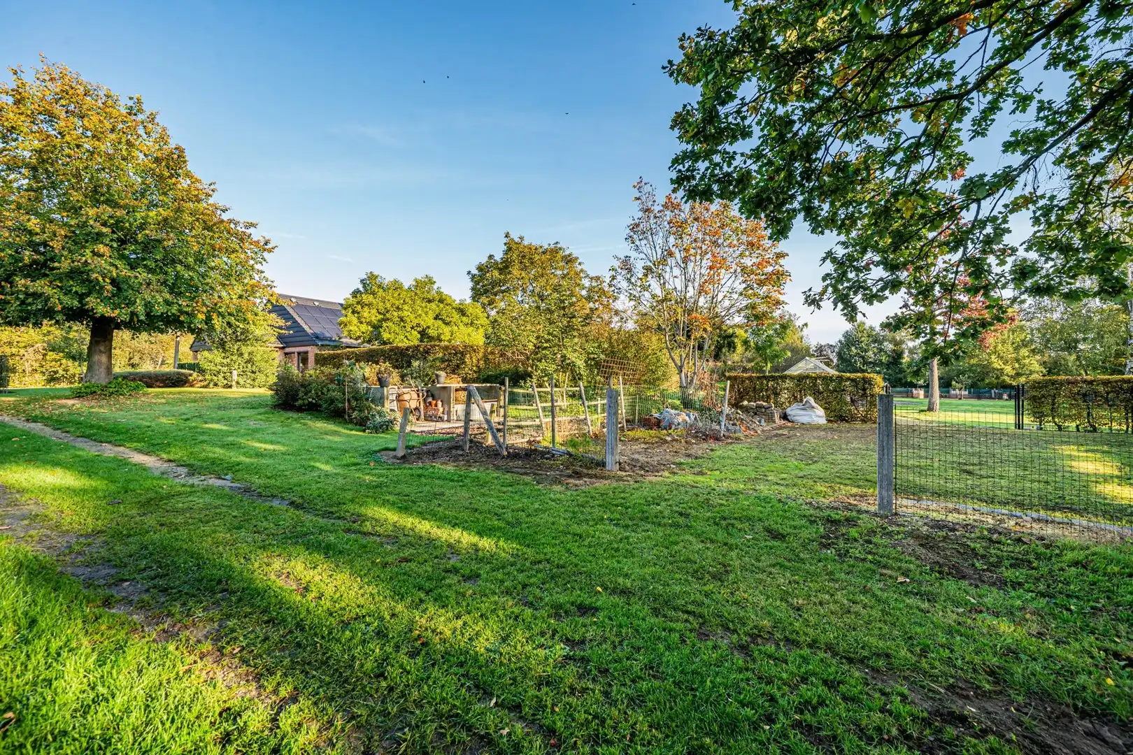 Charmante gerenoveerde eengezinswoning met rustgevende tuin foto 18