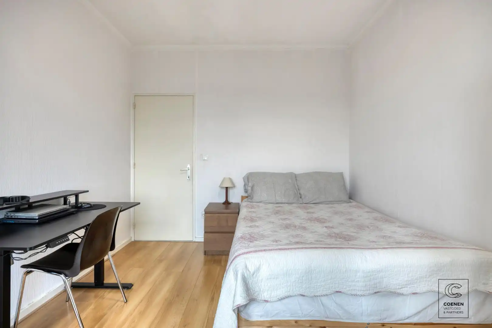 Ruim appartement van 104 m² met drie slaapkamers op centrale ligging te Merksem! foto 10