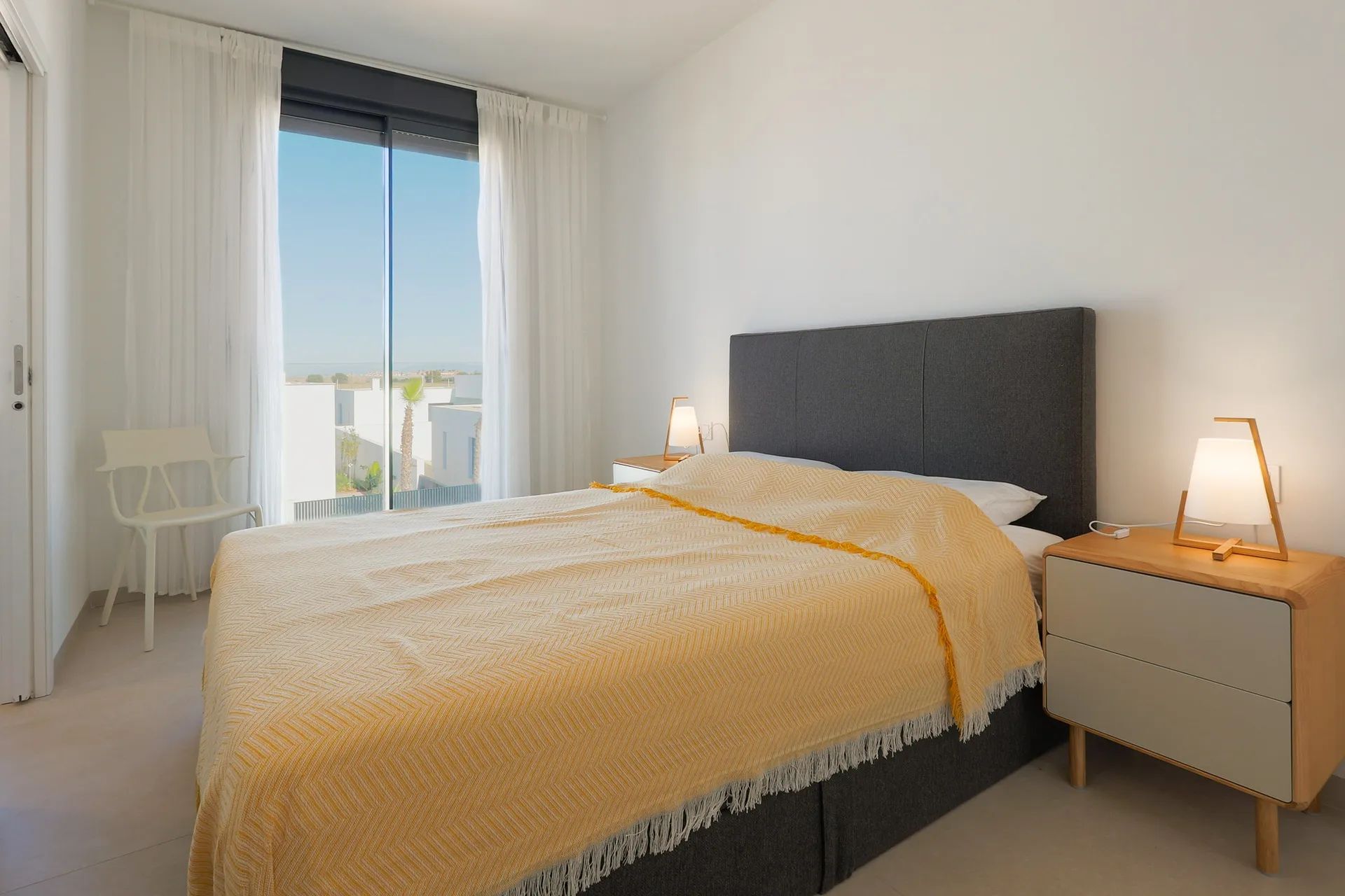 Direct genieten: instapklaar penthouse op toplocatie aan de kust foto 14