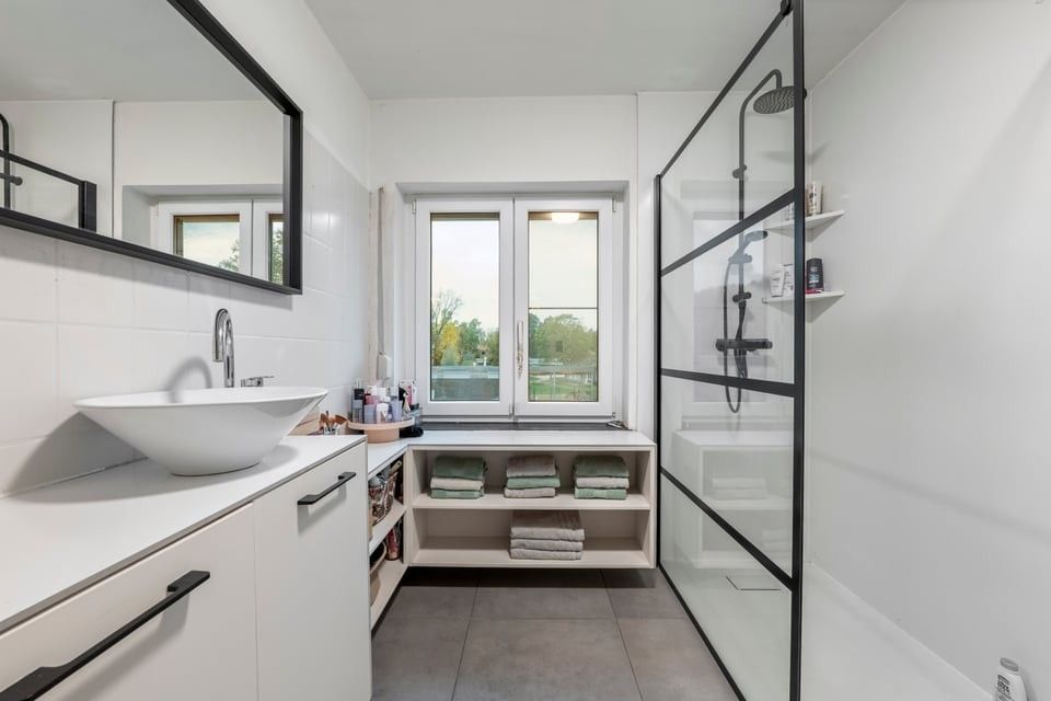 INSTAPKLARE GEZINSWONING MET 4 SLAAPKAMERS EN ZONNIGE TUIN OP TOPLOCATIE foto 21