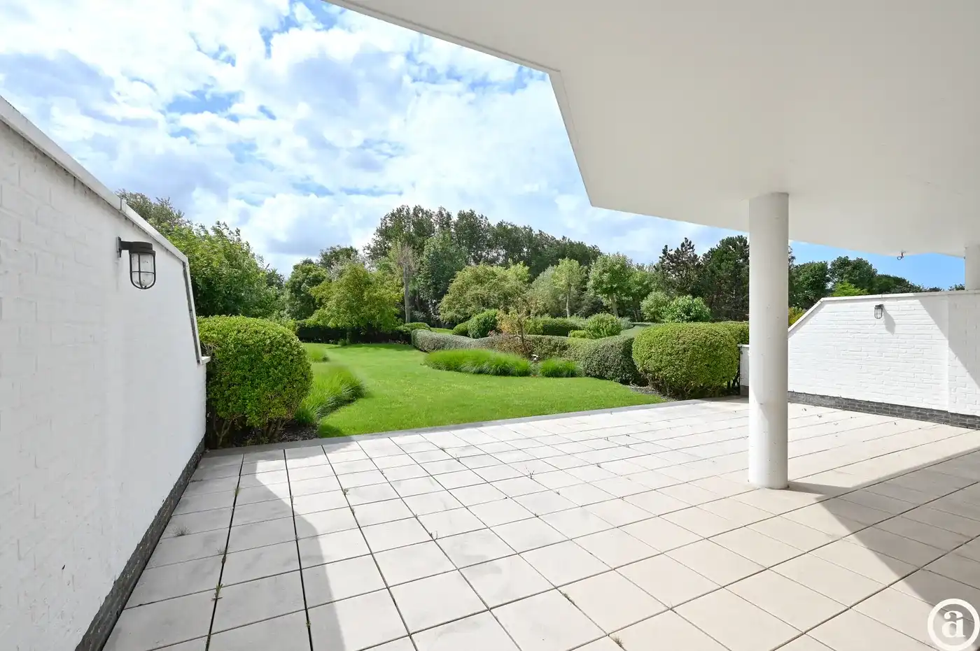 Zonovergoten tuin appartement met groot terras en prachtige tuin gelegen in het exclusieve domein Tennis Gardens. foto 10