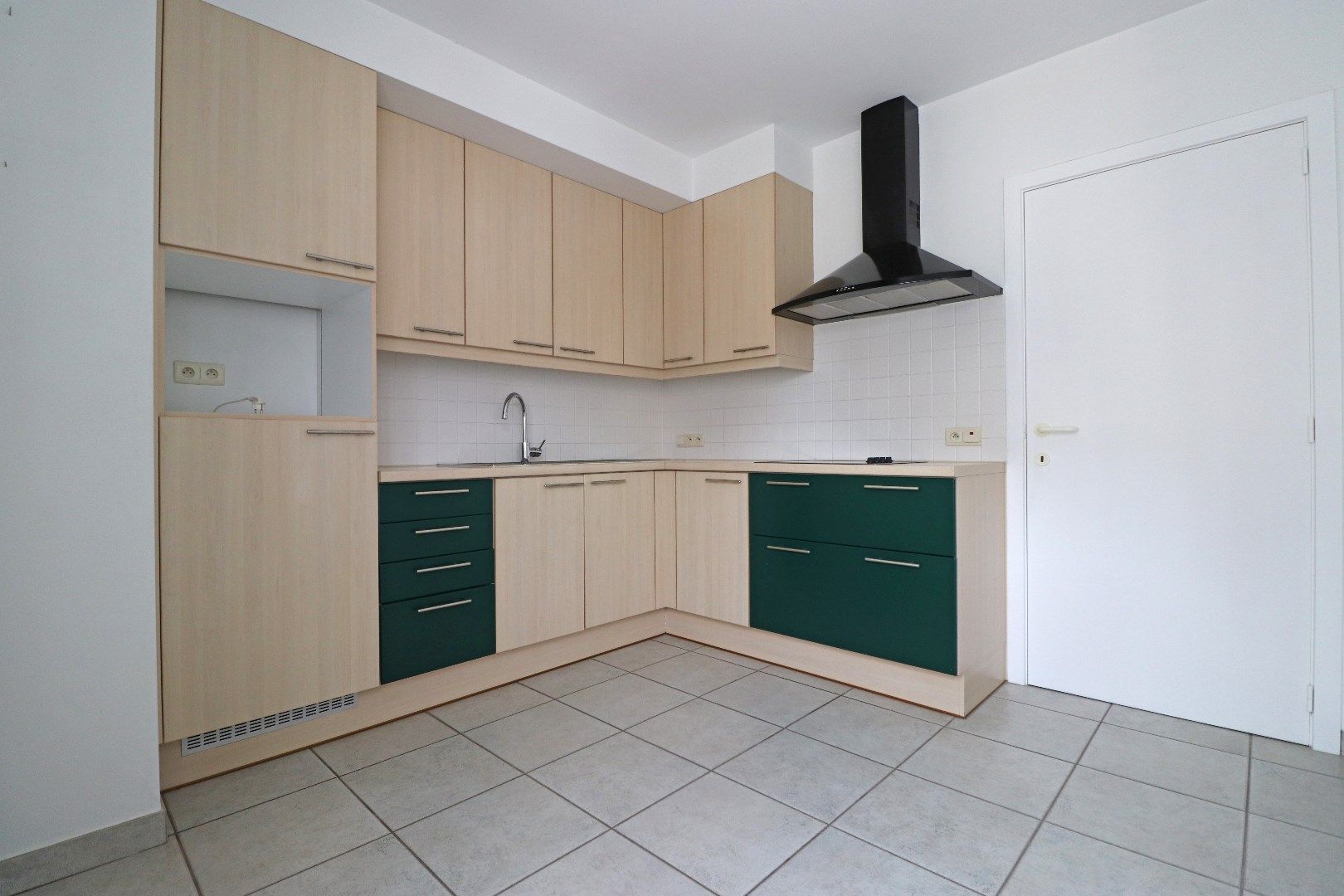 Verzorgd appartement met ruim terras foto 5