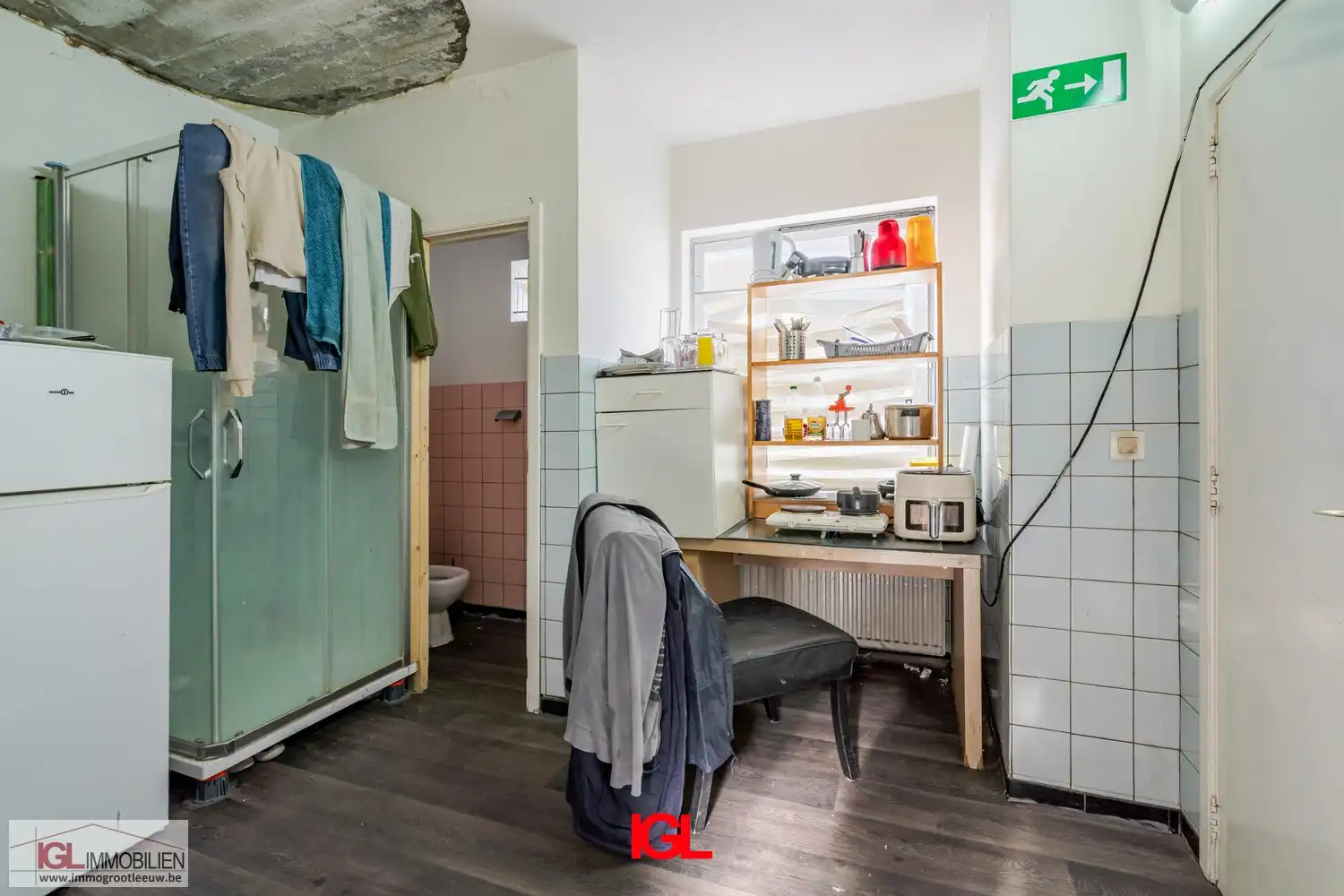 Handelspand met 2 handelsruimtes en 1 appartement te koop op AAA locatie foto 6