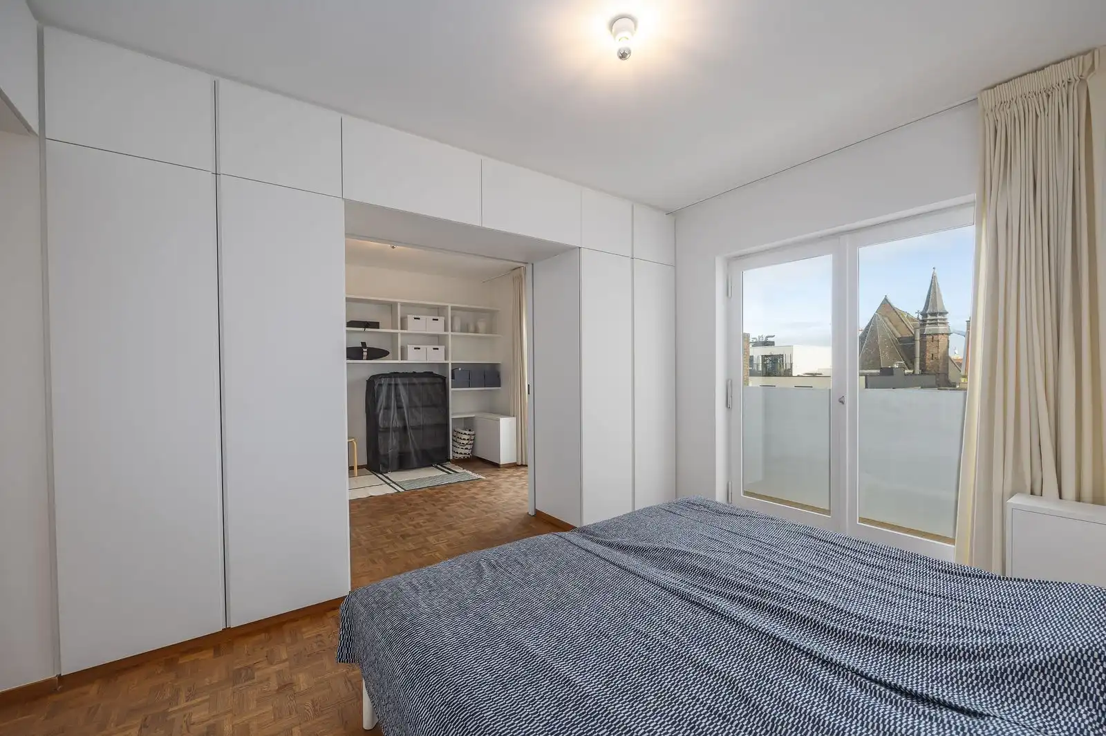 Stijlvol gerenoveerd appartement zongericht met open zicht in hartje Oostende foto 13