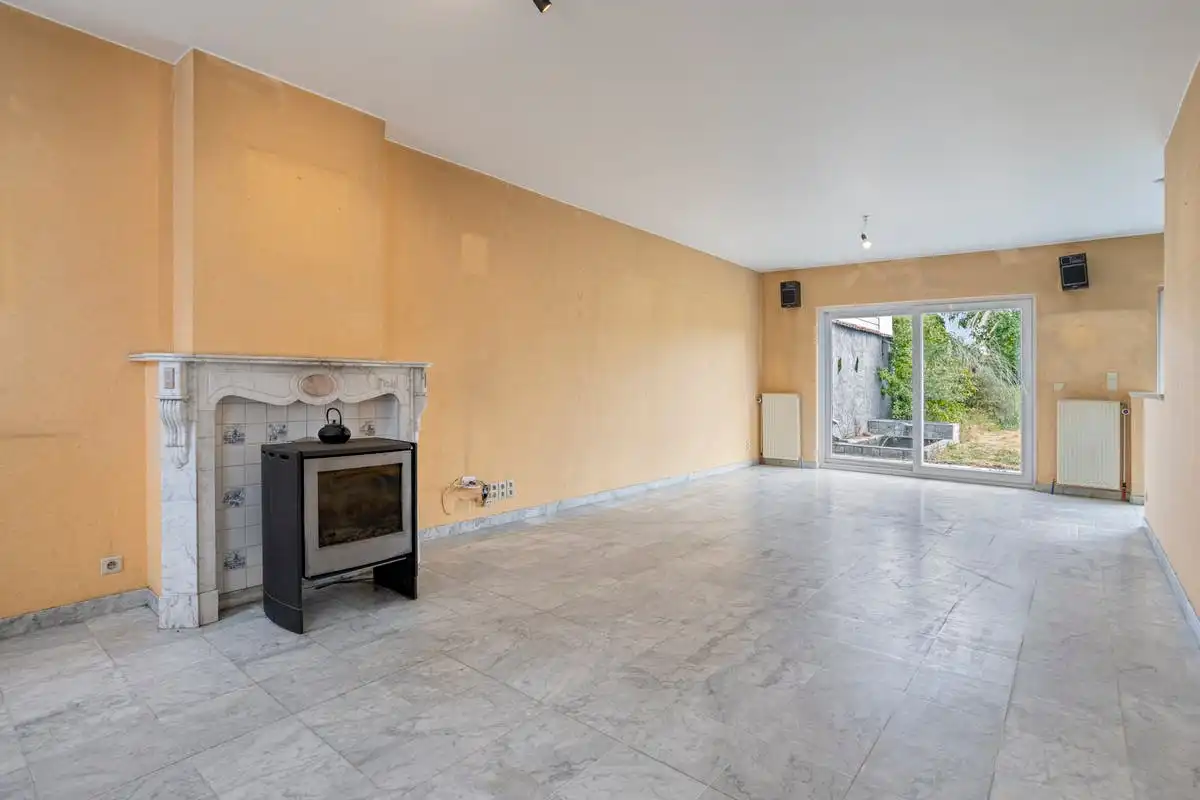 Ruime te renoveren gezinswoning op 588 m² te koop te Heule! foto 4