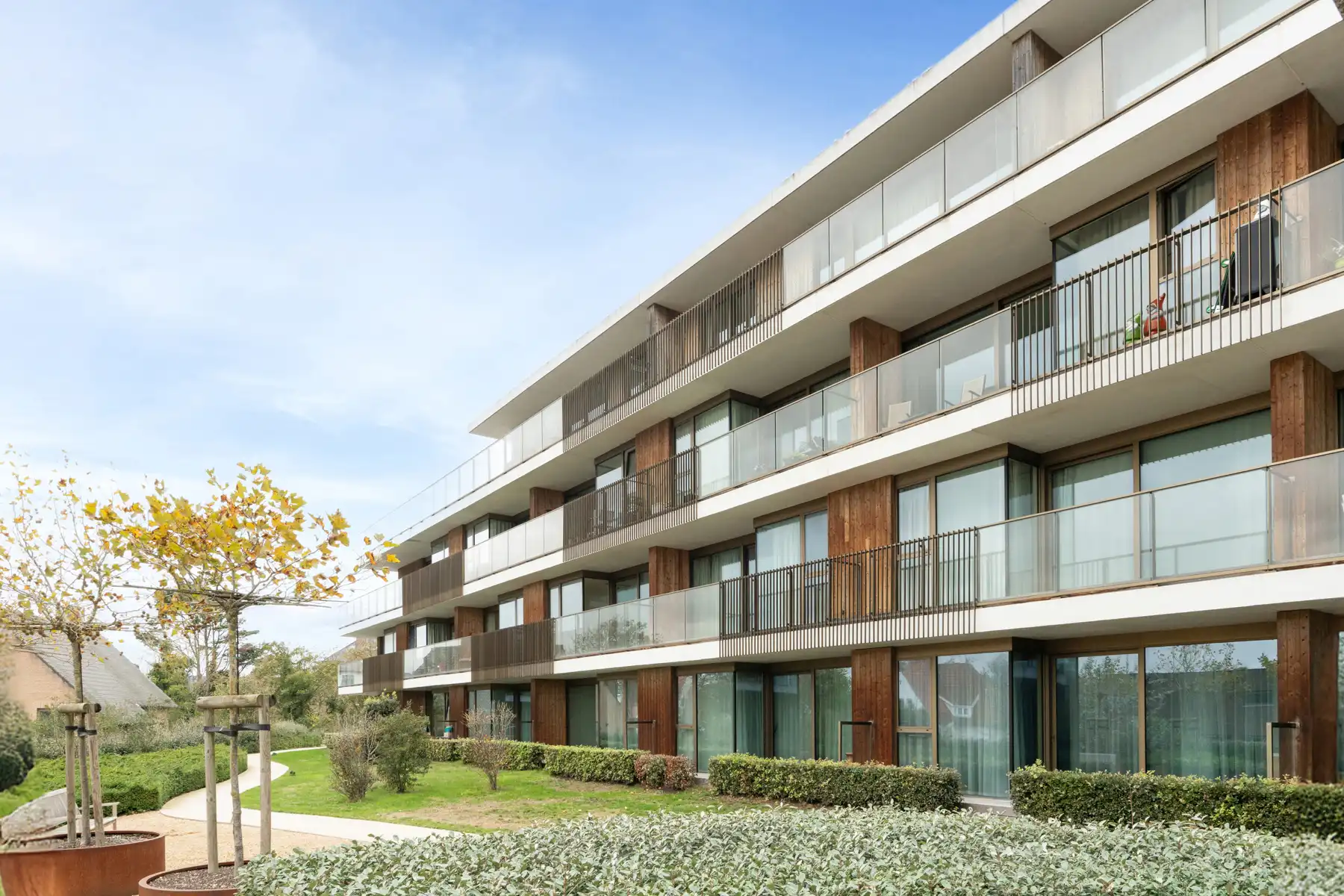 Moderne assistentiewoning met zonneterras foto {{pictureIndex}}