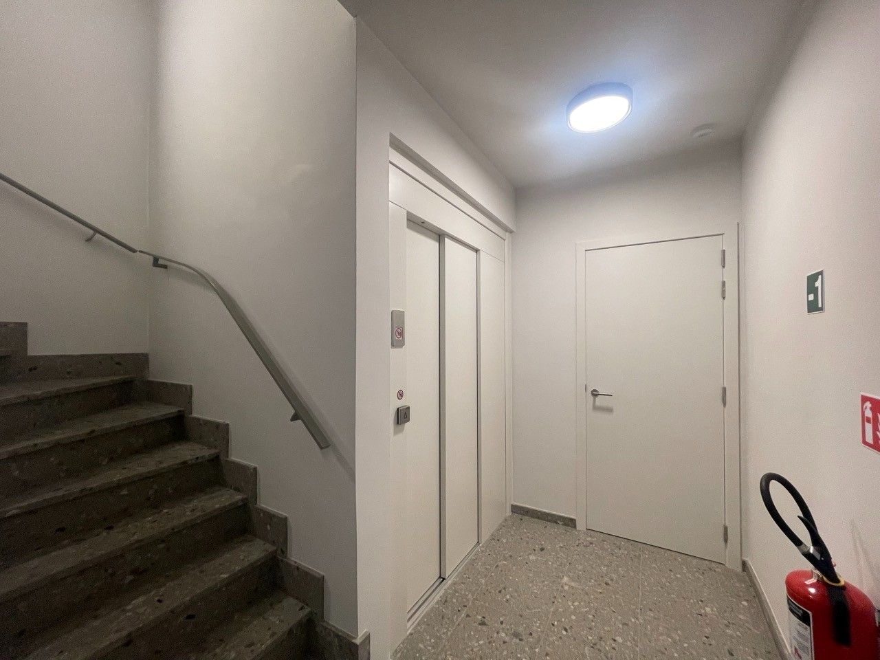 Nieuwbouw appartement met twee slaapkamers, terras, berging en staanplaats foto 39