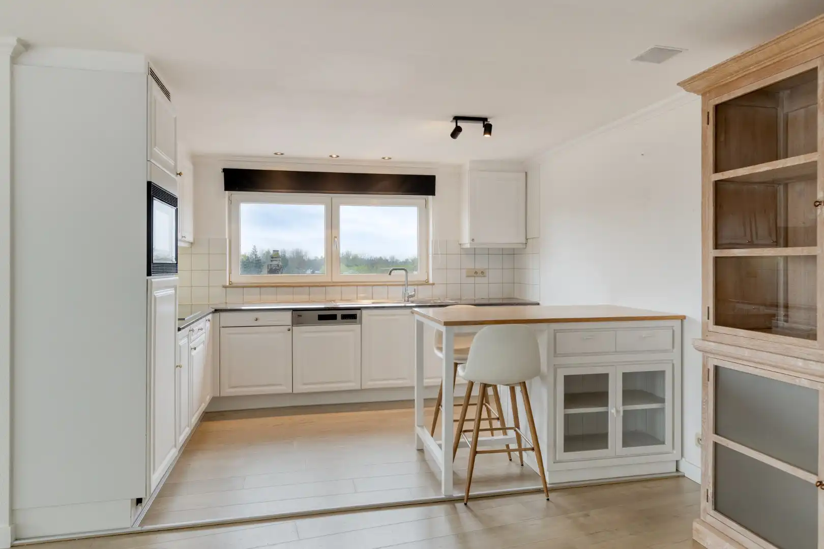 Ruim en lichtrijk appartement met 2/3 slpks, centraal gelegen in Mol - Ginderbroek !  foto 5