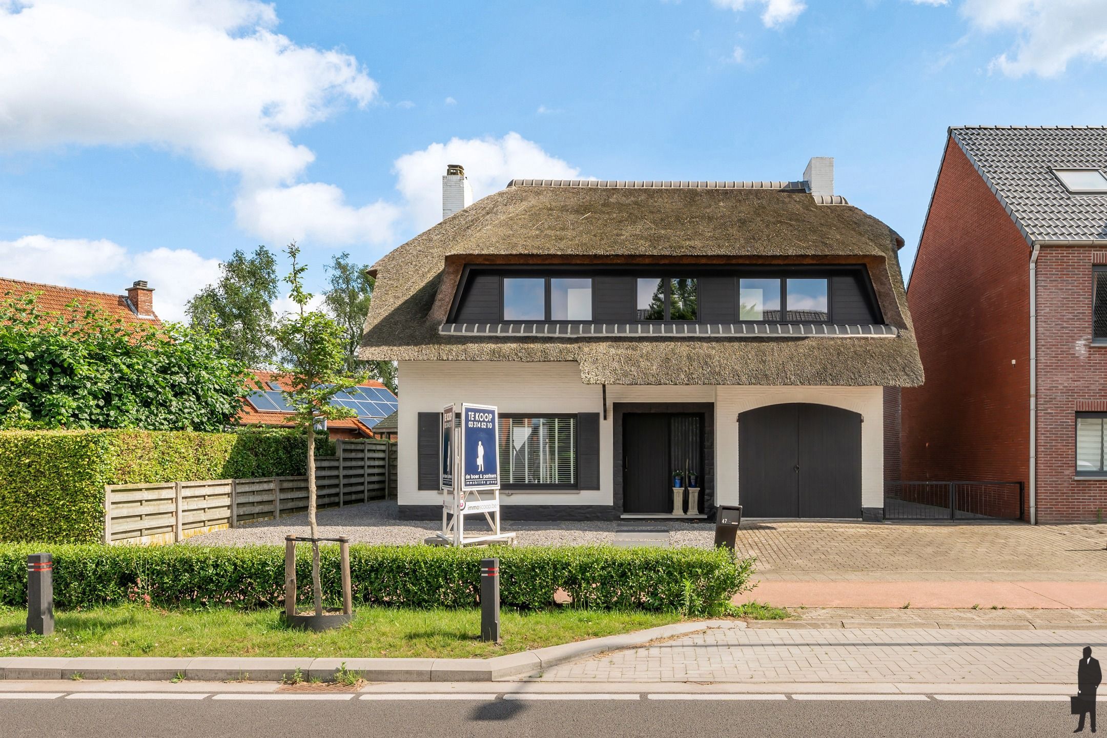 Hoofdfoto van de publicatie: Tijdloze, vrijstaande woning met 4 slpk. gelegen in het centrum van Wortel - Hoogstraten.