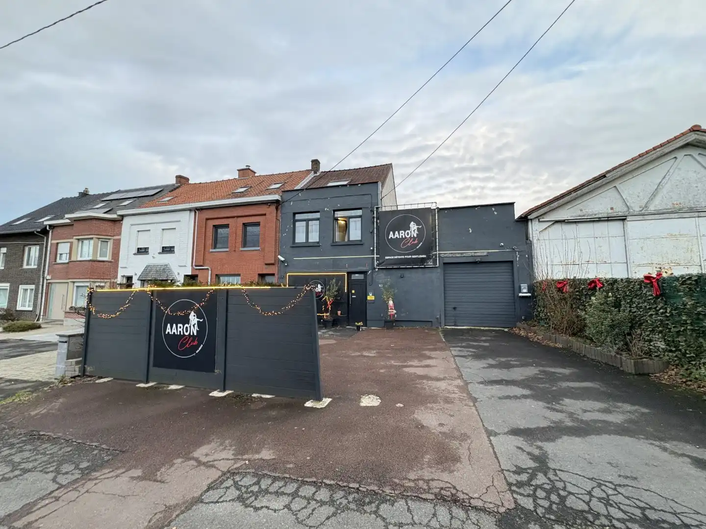 Woning met loodsen op +-2000 m² te Aalbeke. foto 2