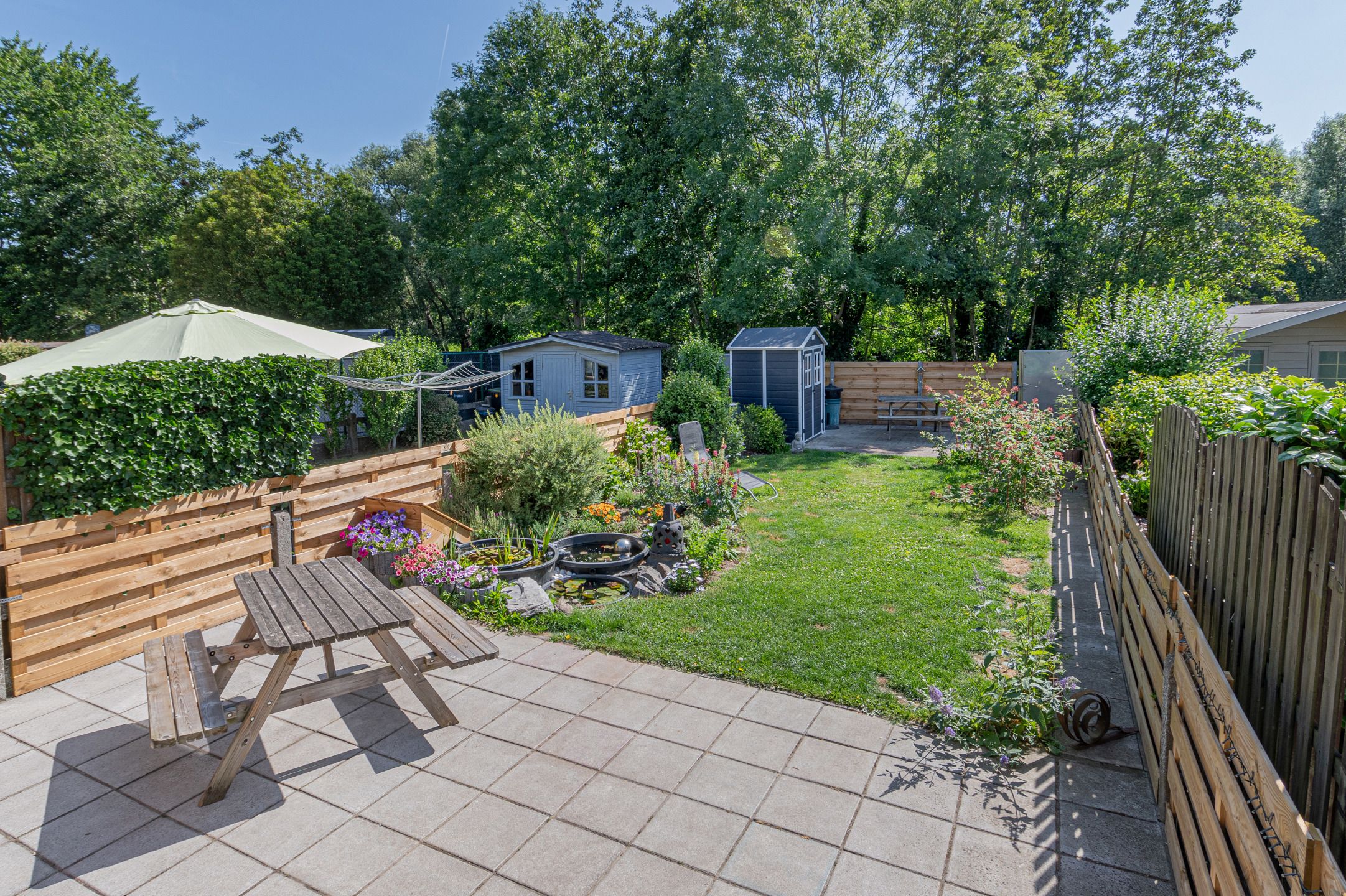 Gezellige instapklare gezinswoning met uitweg & garage foto 2