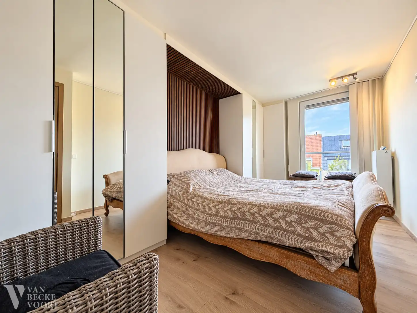 Ruim en lichtrijk appartement met 2 slaapkamers en uniek zonneterras foto 10