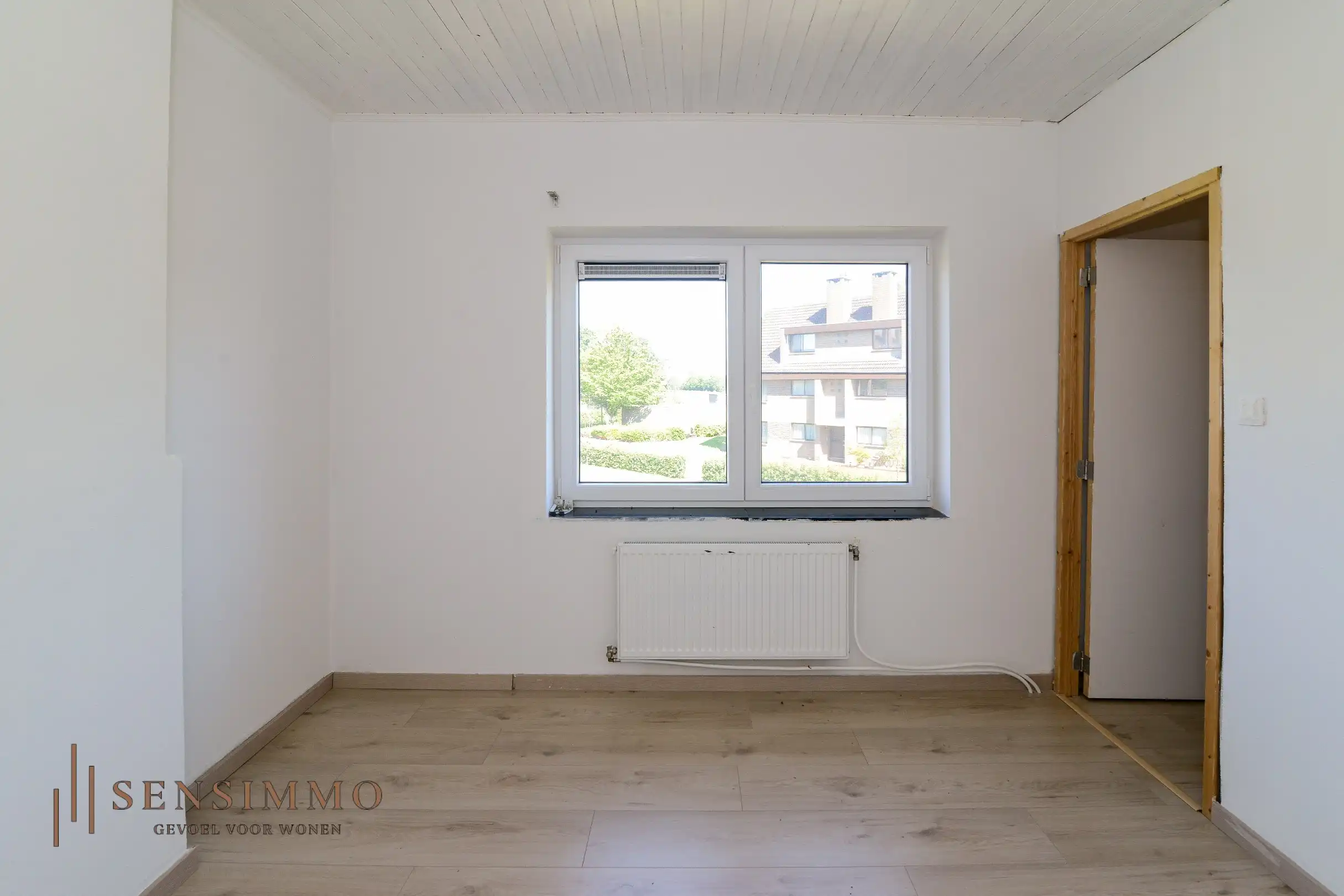 Gerenoveerde 4 slaapkamer woning met zonneanepelen en verzorgde tuin foto 13