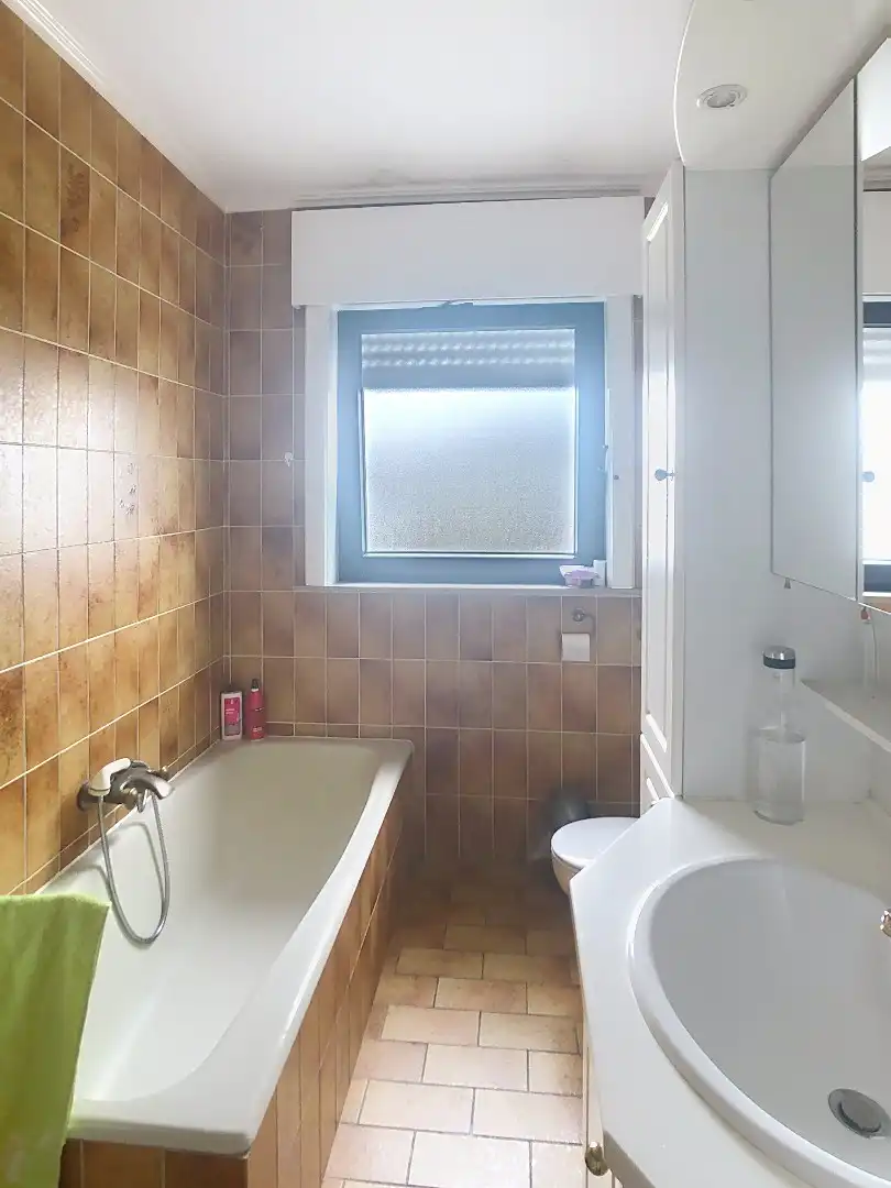 Alleenstaande woning met 3 slaapkamers,  inpandige garage, op 1744m² en zicht op de velden foto 16