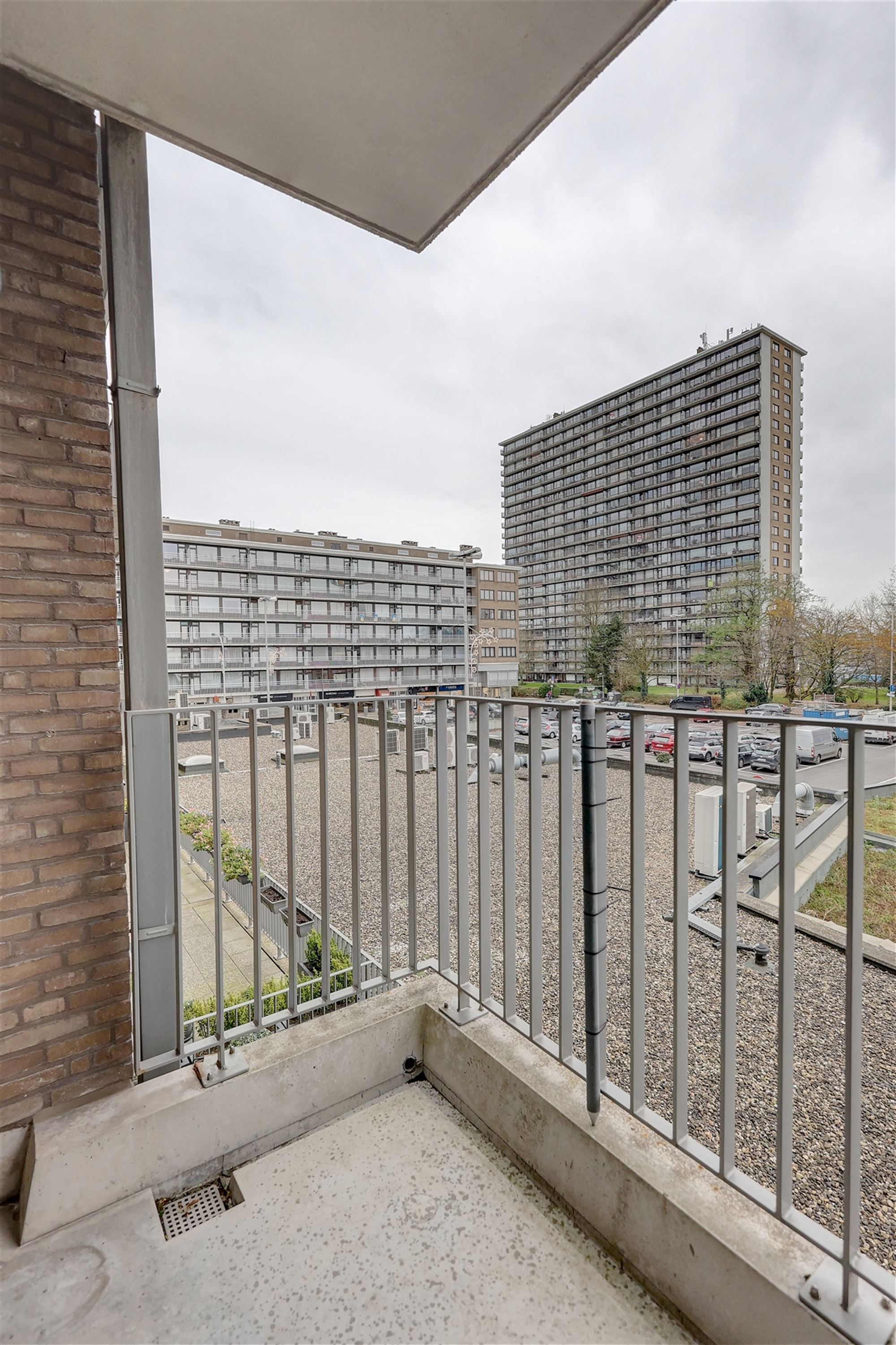 Prachtig appartement met twee slaapkamers en terras te huur in centrum Wilrijk foto 10