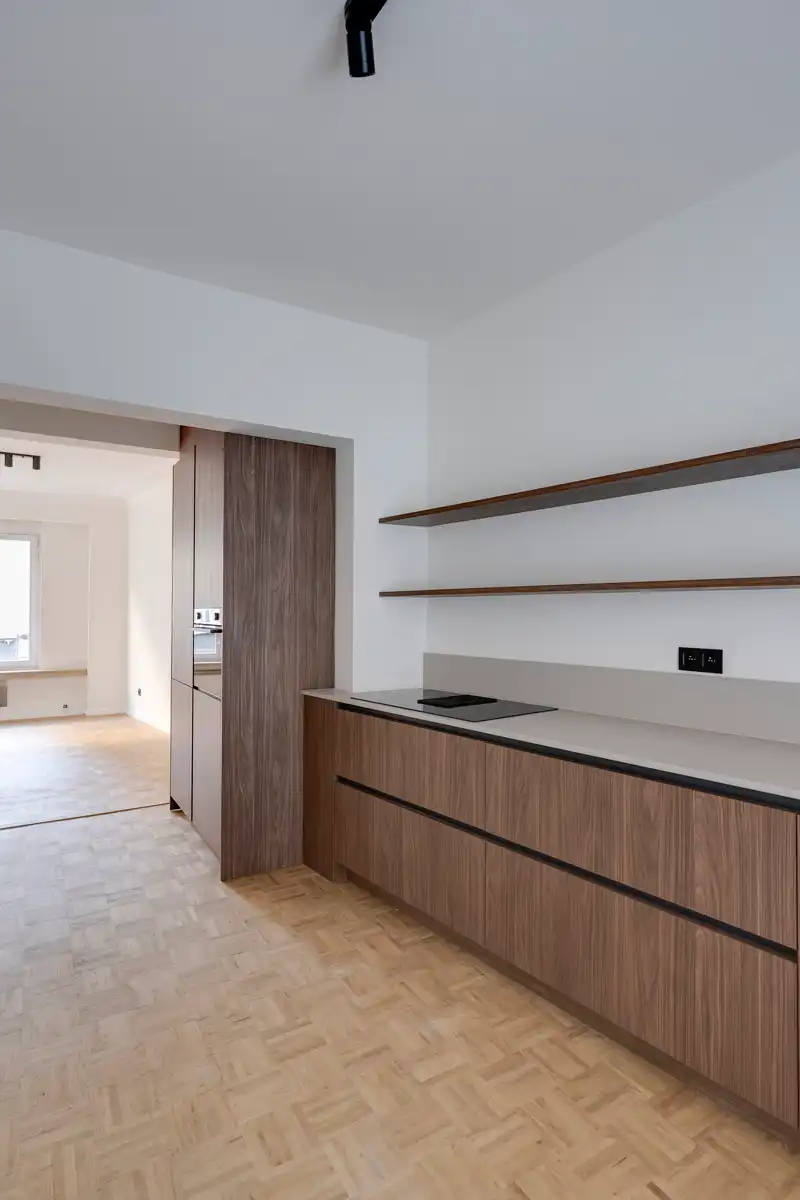 Gerenoveerd 3-slaapkamerappartement met ruim terras foto 11