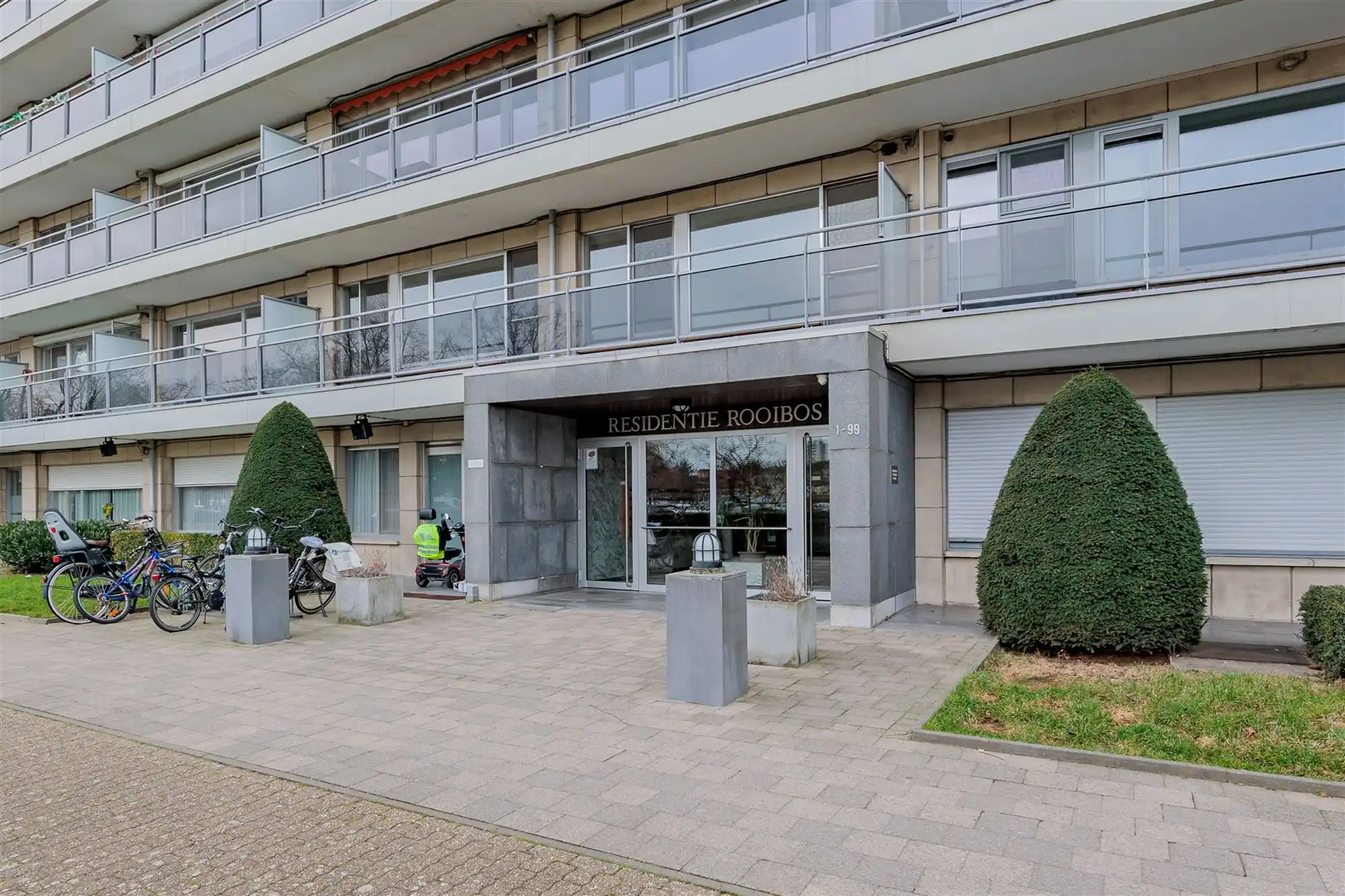 Appartement met 2 slaapkamers en twee terrassen en P foto 2