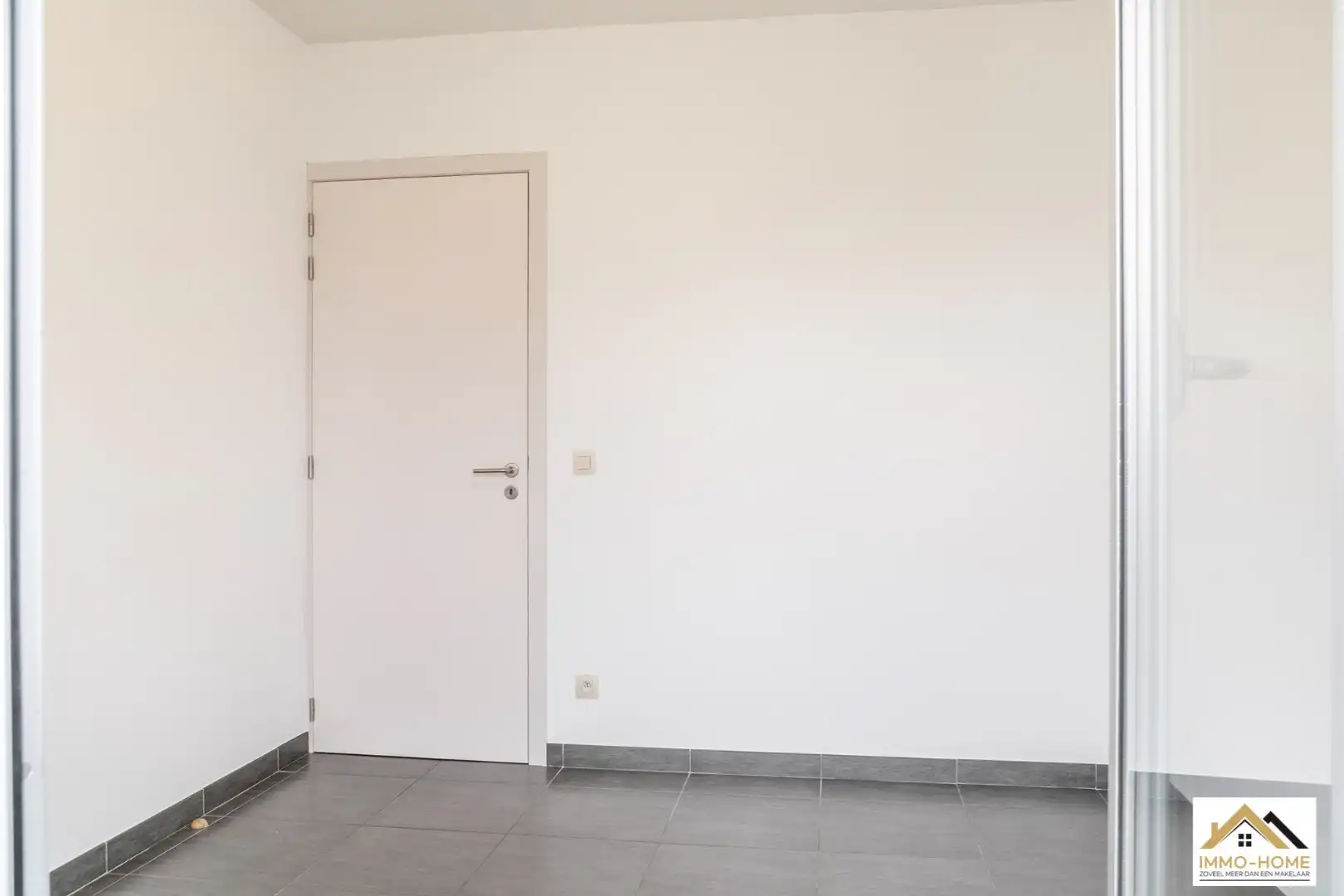 Instapklaar appartement met garage!  foto 19