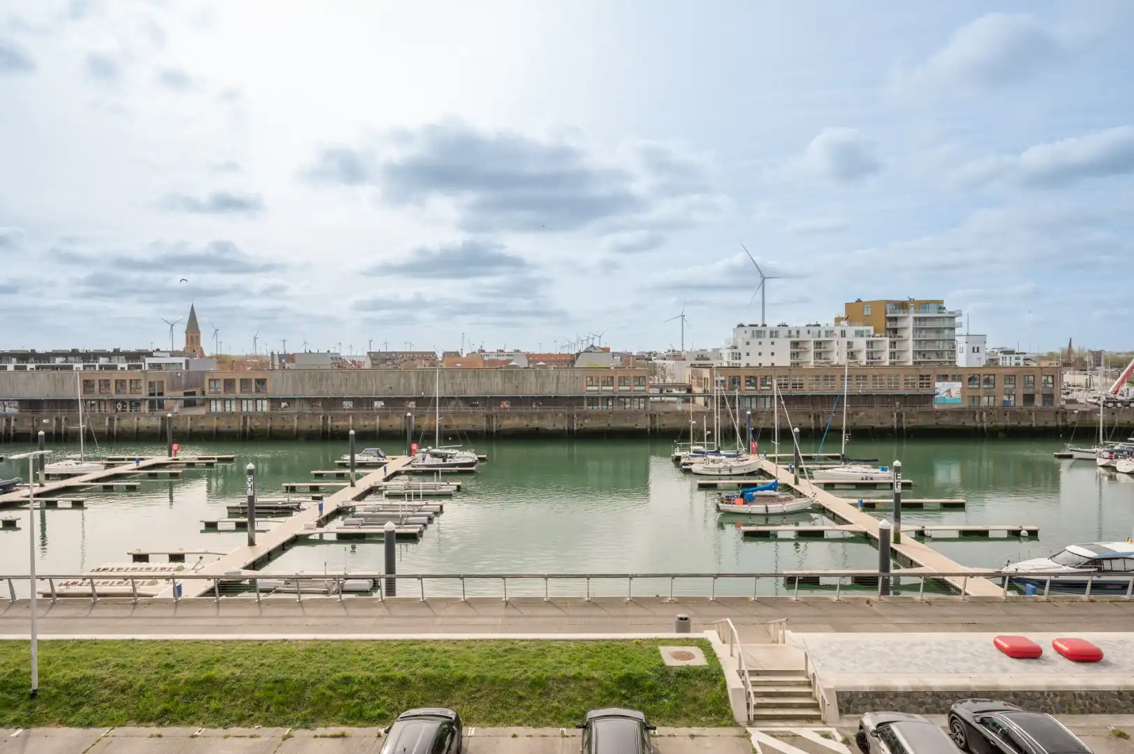 Zonnig appartement met 2 slaapkamers en terras met zicht op de jachthaven foto 9