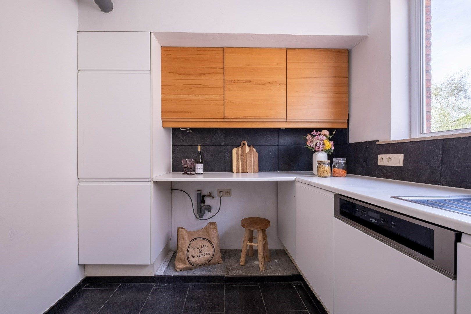 Zonnig en ruim, volledig gerenoveerd appartement in een goede en rustige buurt.  foto 14