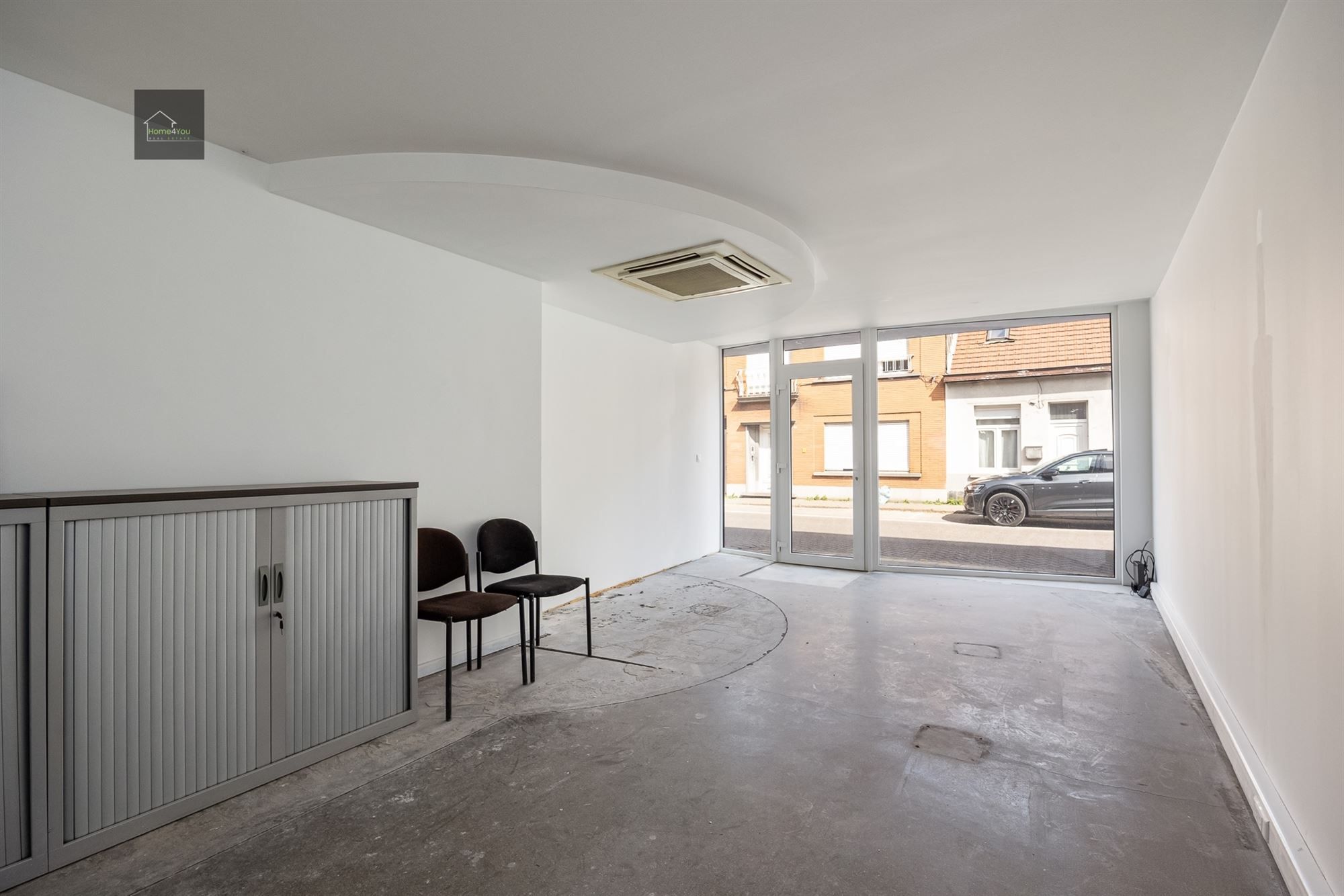 Handelspand met garage en privatieve tuin foto {{pictureIndex}}