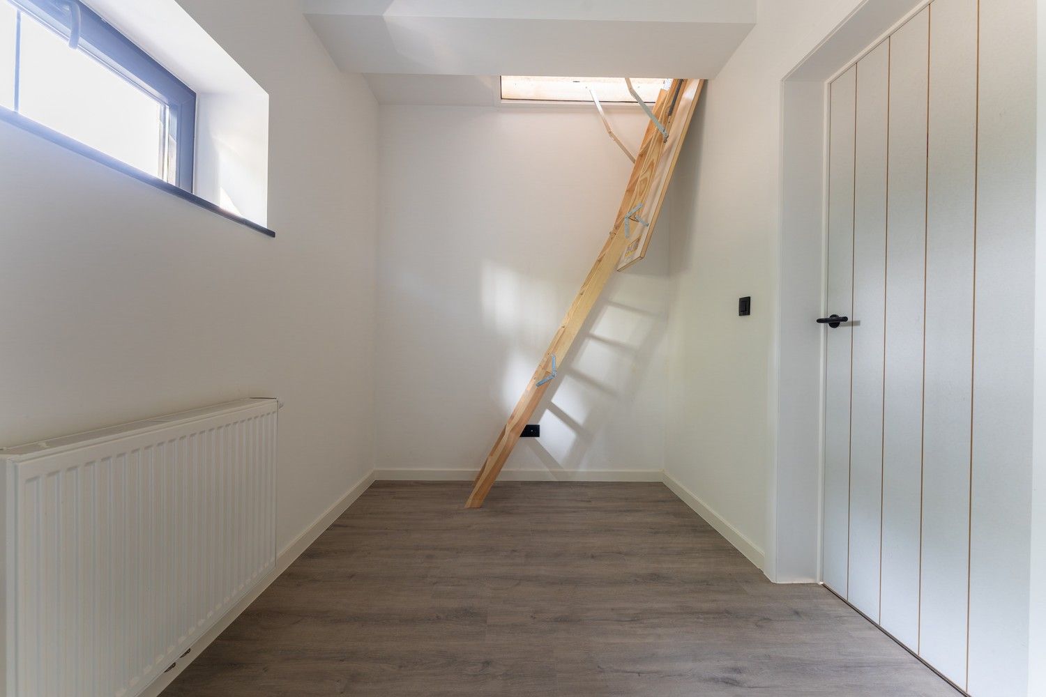 Volledig gerenoveerde gelijkvloerse woning met leuke tuin foto 21