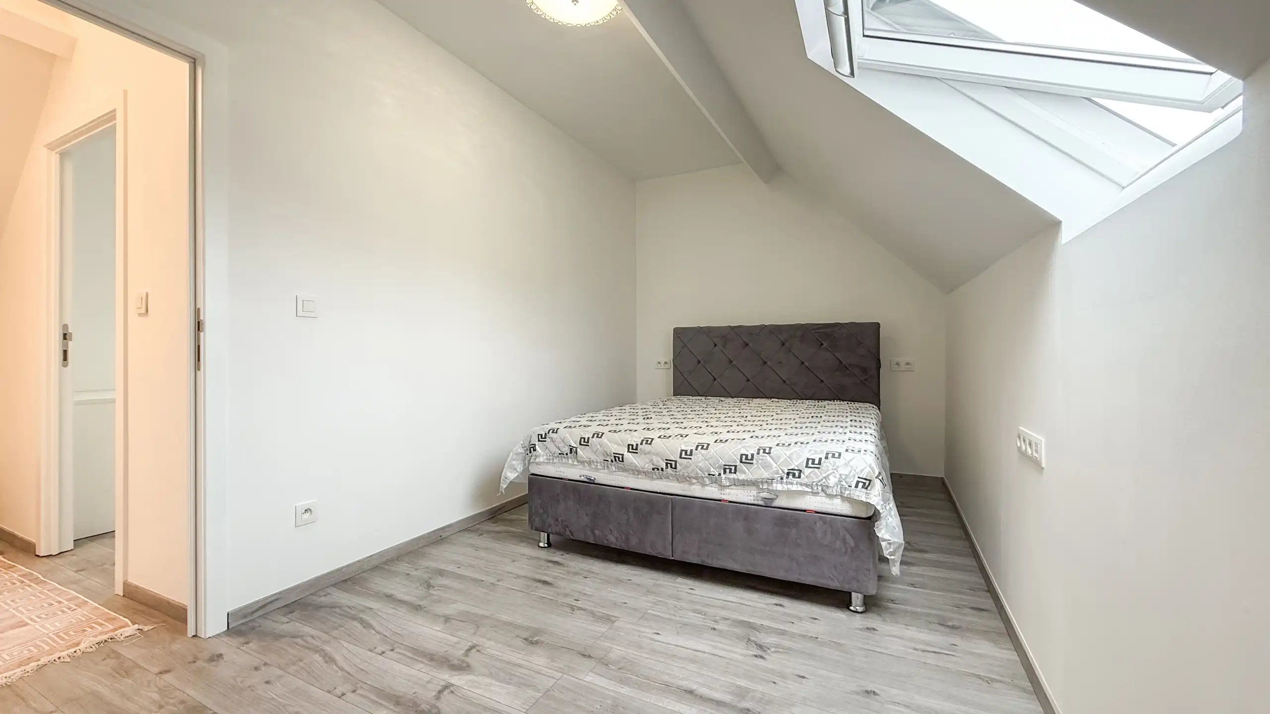 Volledig vernieuwde woning met 4 slp en uitstekende ligging! foto 24