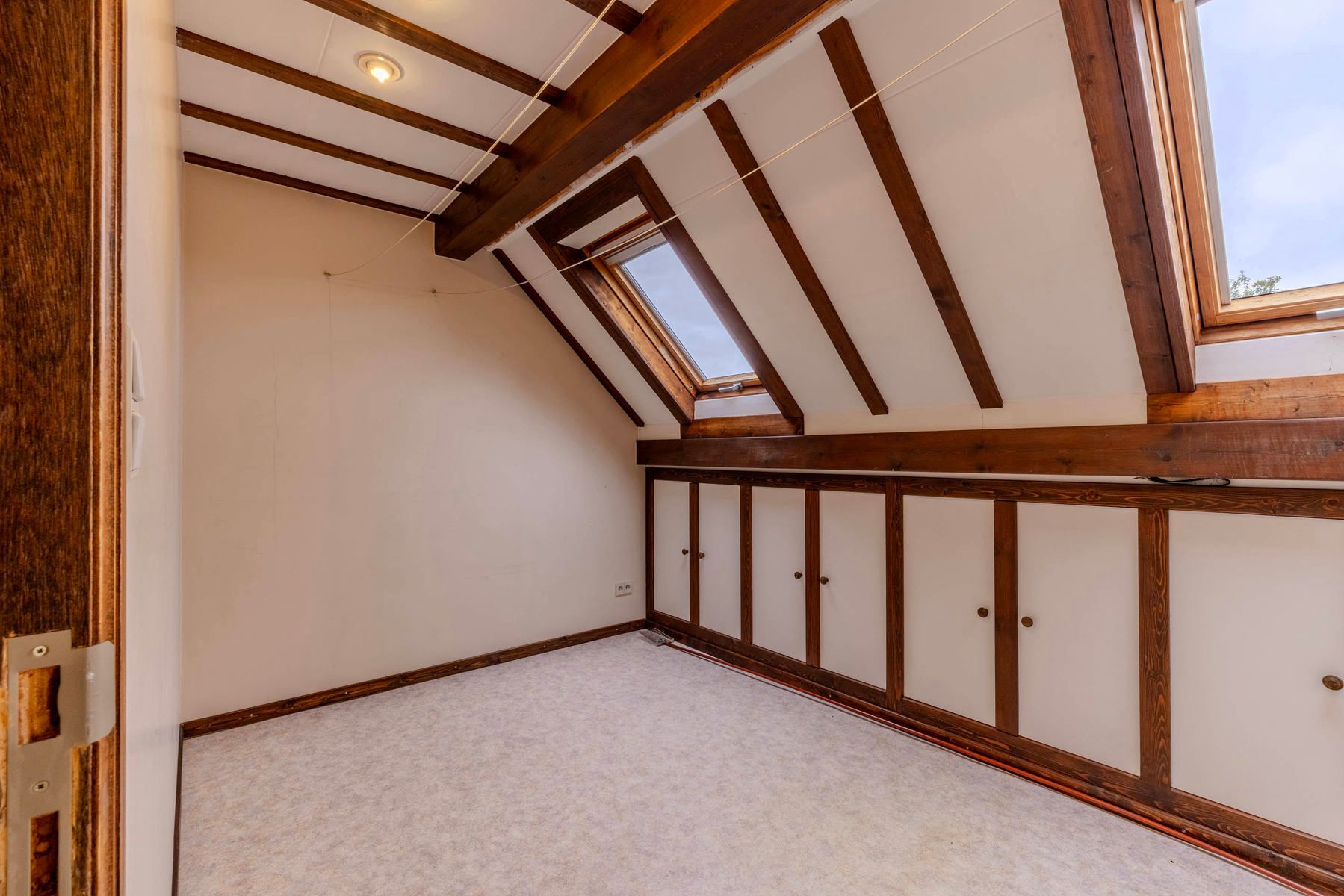 Goed onderhouden woning met 6 slpk in rustige omgeving. foto 15