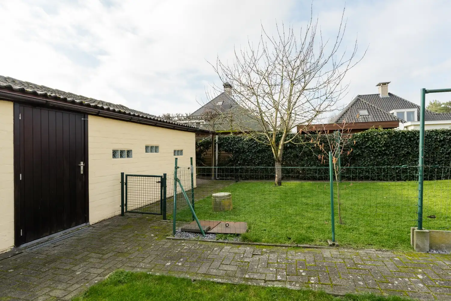 Instapklare  gezinswoning op ruim hoekperceel van 784 m² foto 45