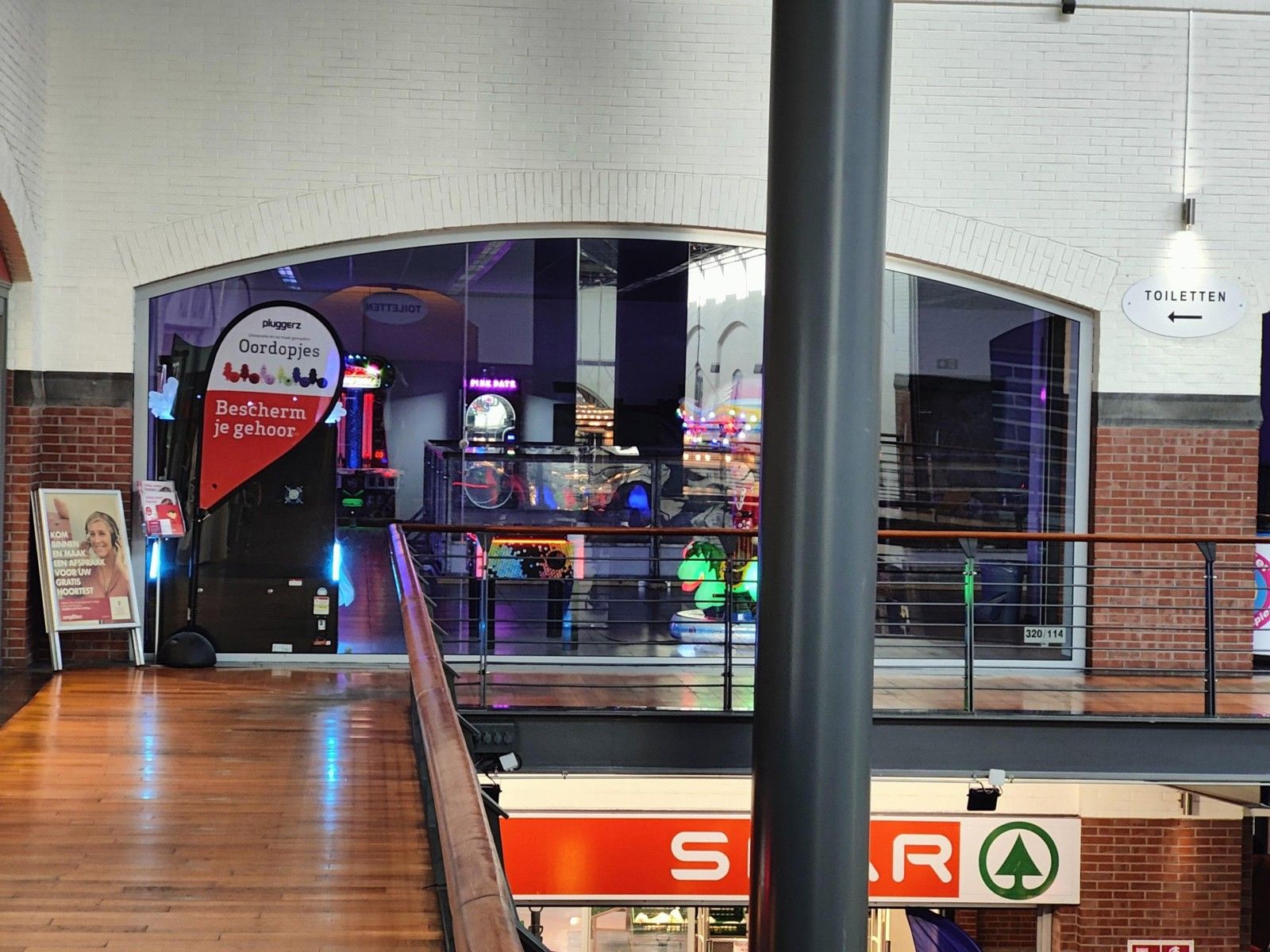 Shopping Center den Tir foto 2