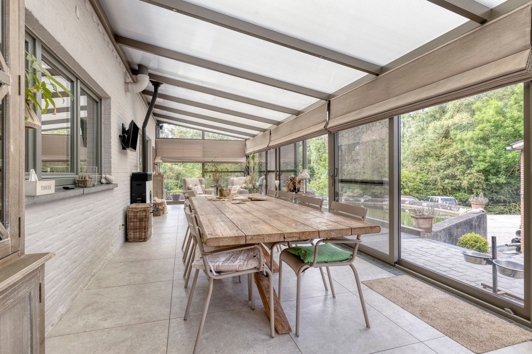 Woning met loods en vrachtwagenparking op toplocatie foto 5