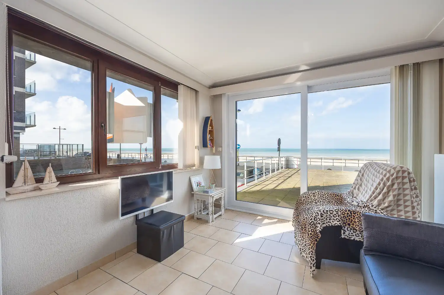 Gelijkvloers appartement met frontaal zeezicht en ruim zonneterras te koop in Middelkerke foto 4