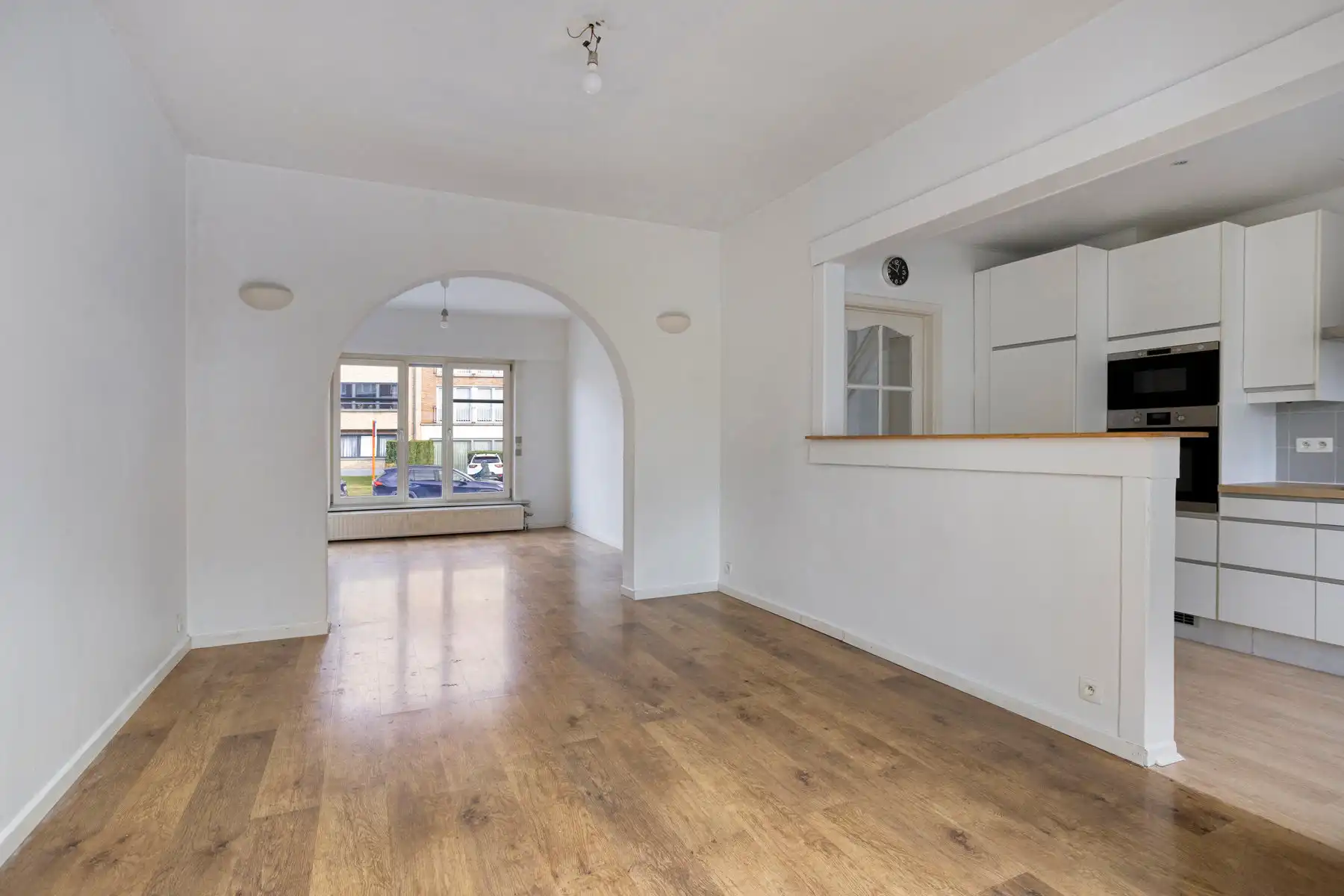 Goed gelegen woning met 4 slaapkamers, tuin en garage foto 9