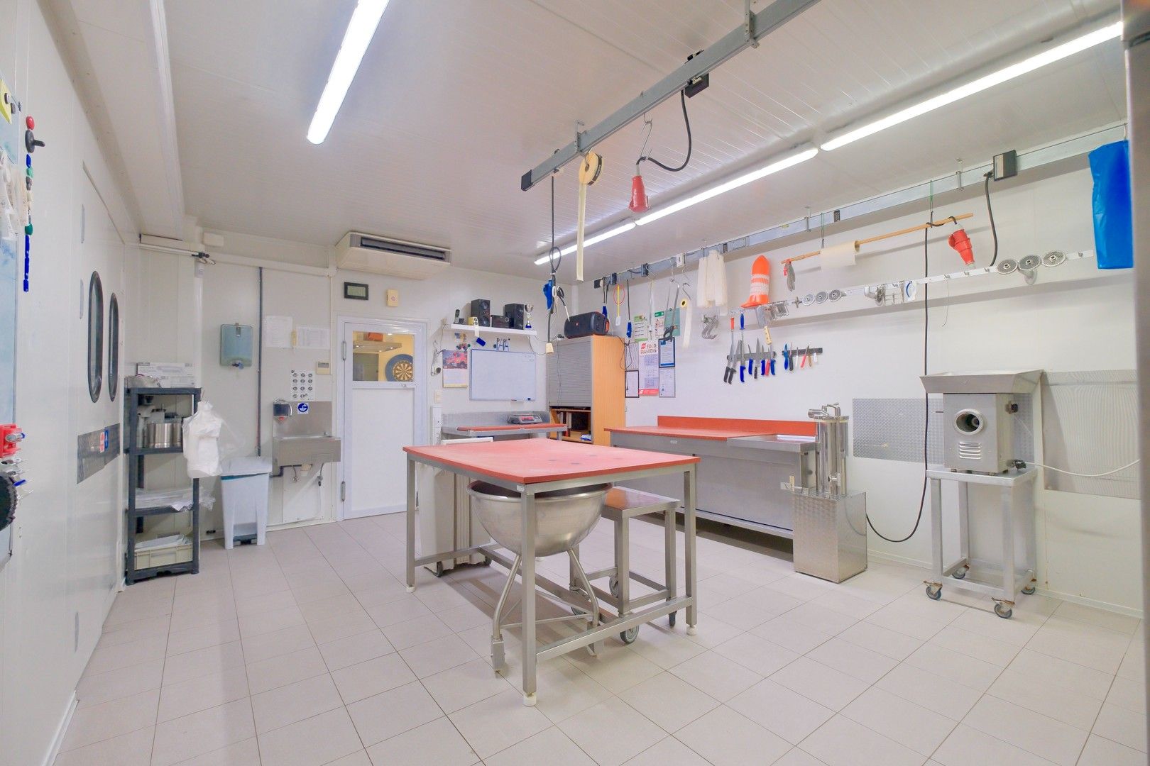 Instapklare handelswoning op toplocatie in Torhout! foto 7