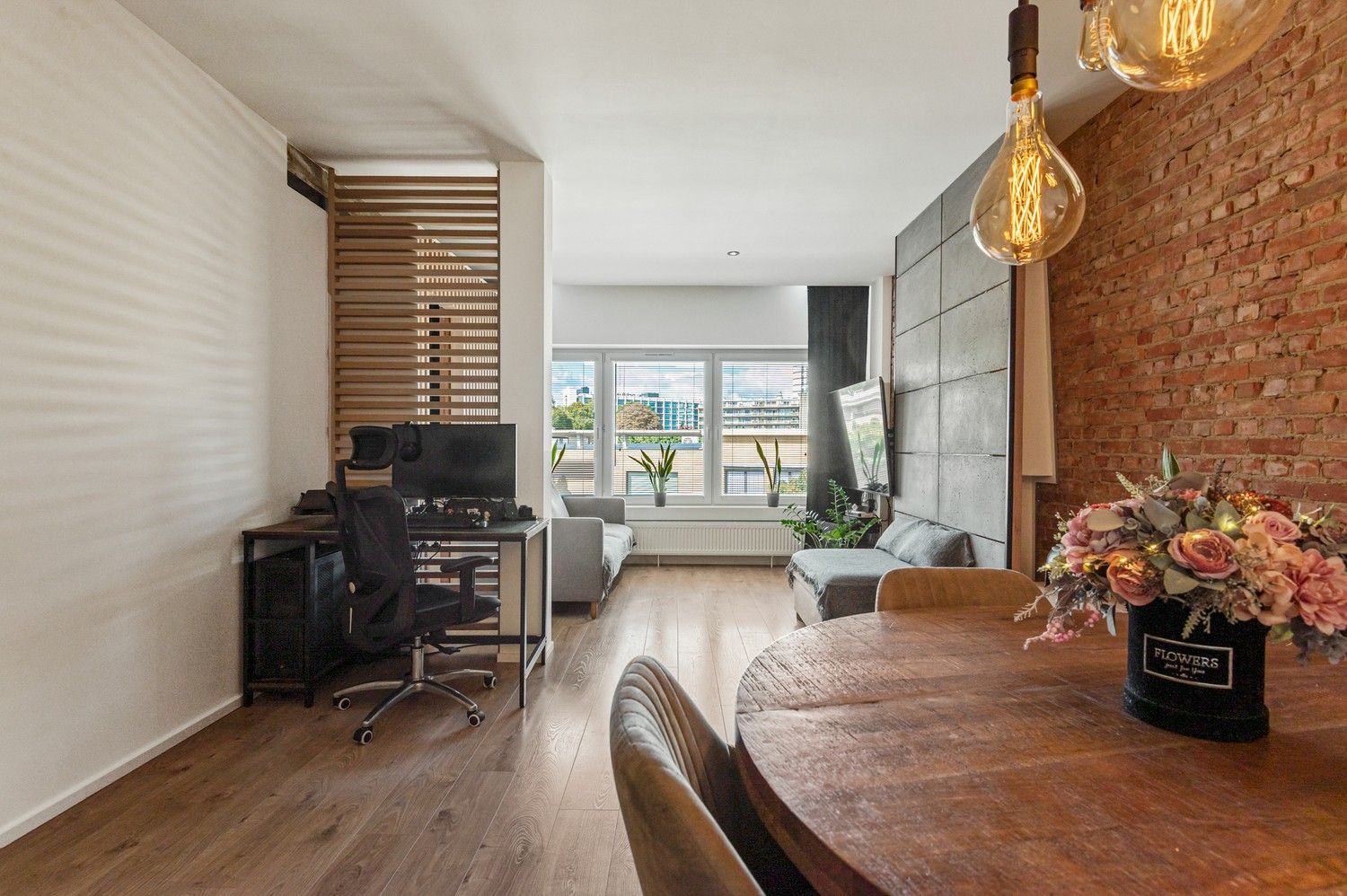 Appartement met 2 slaapkamers en terras te koop in Borgerhout! foto 2