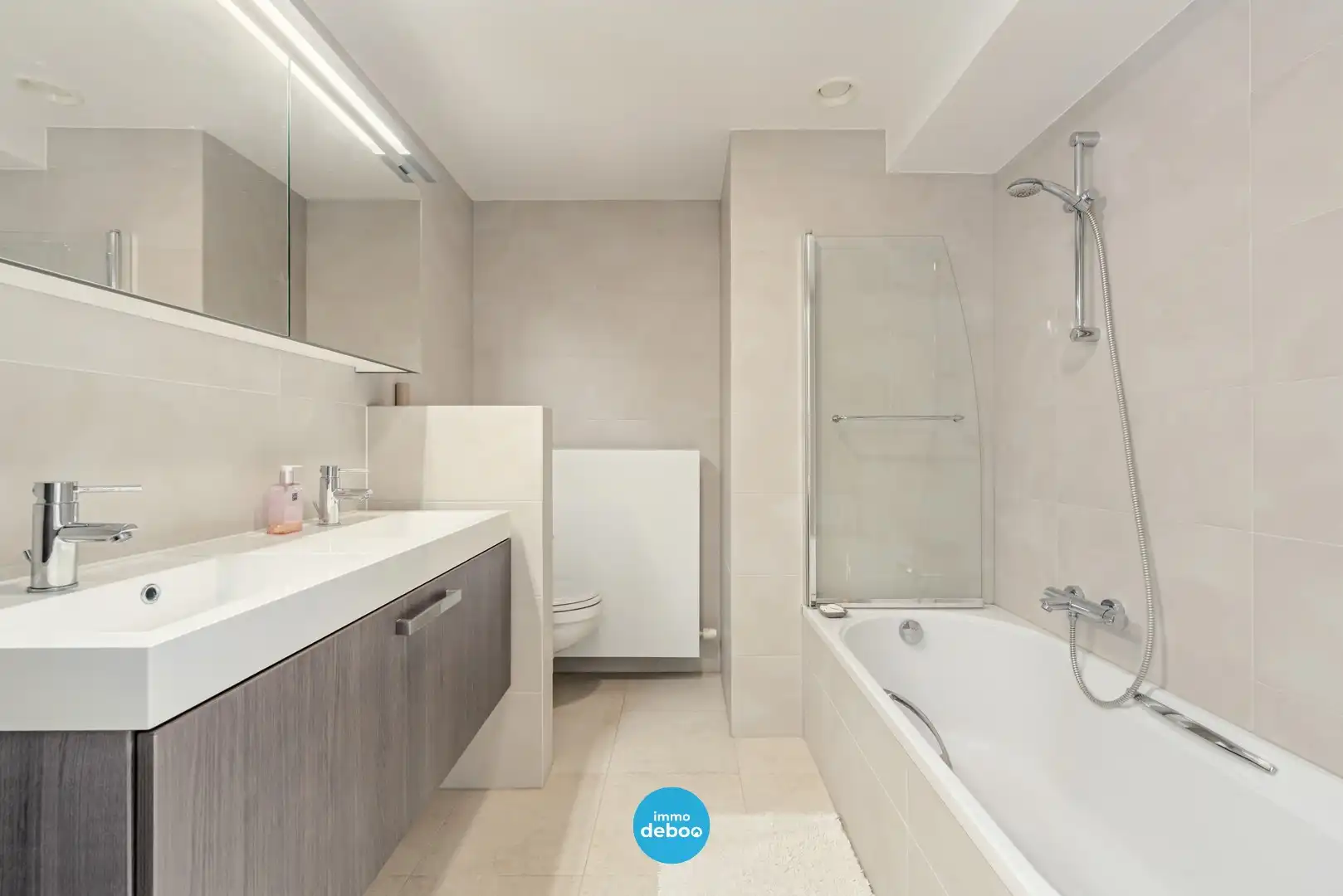 Perfect onderhouden duplex met open zicht vlakbij zee foto 13