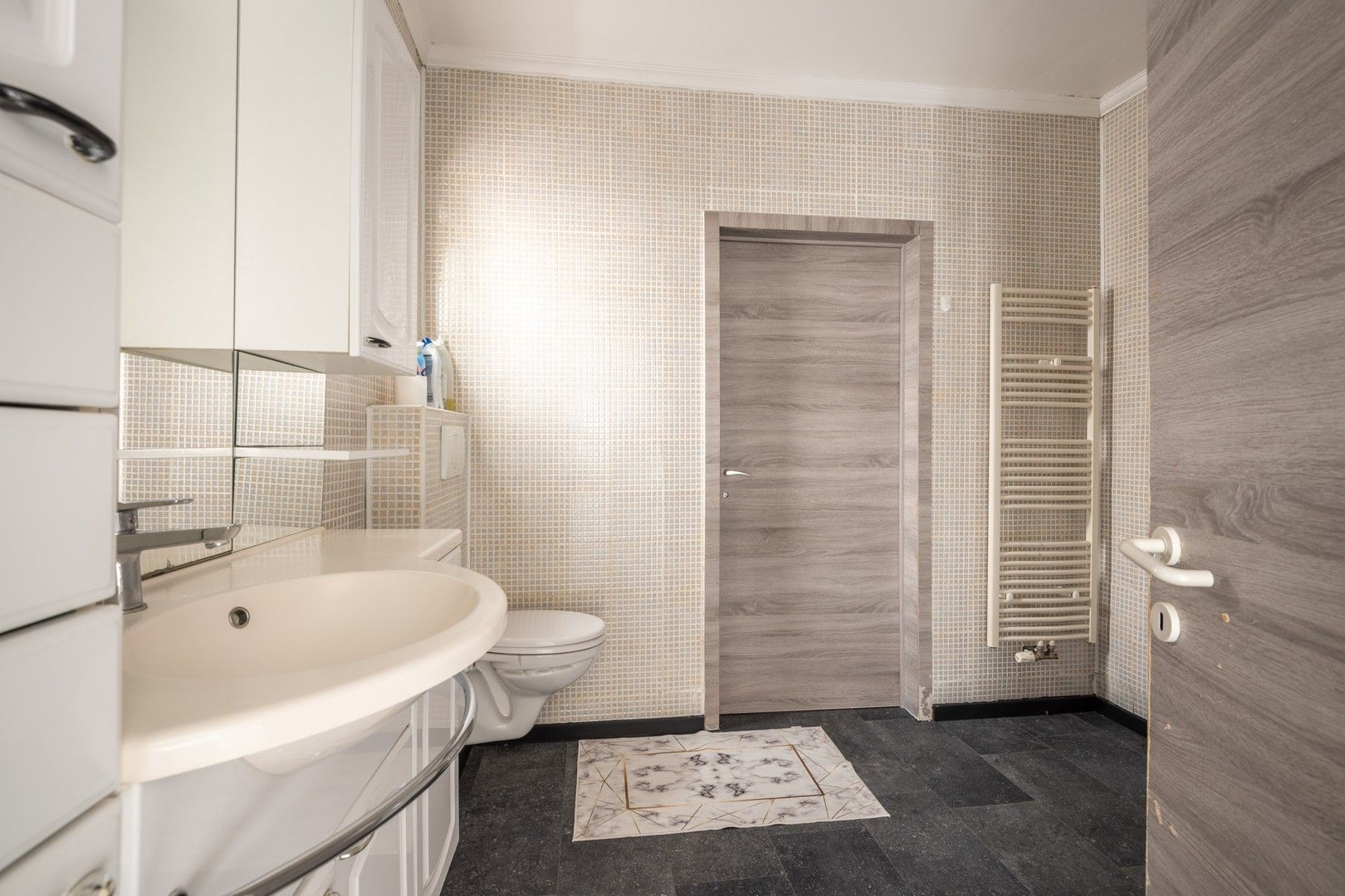 Stil en centraal wonen in het hart Merksem! foto 9