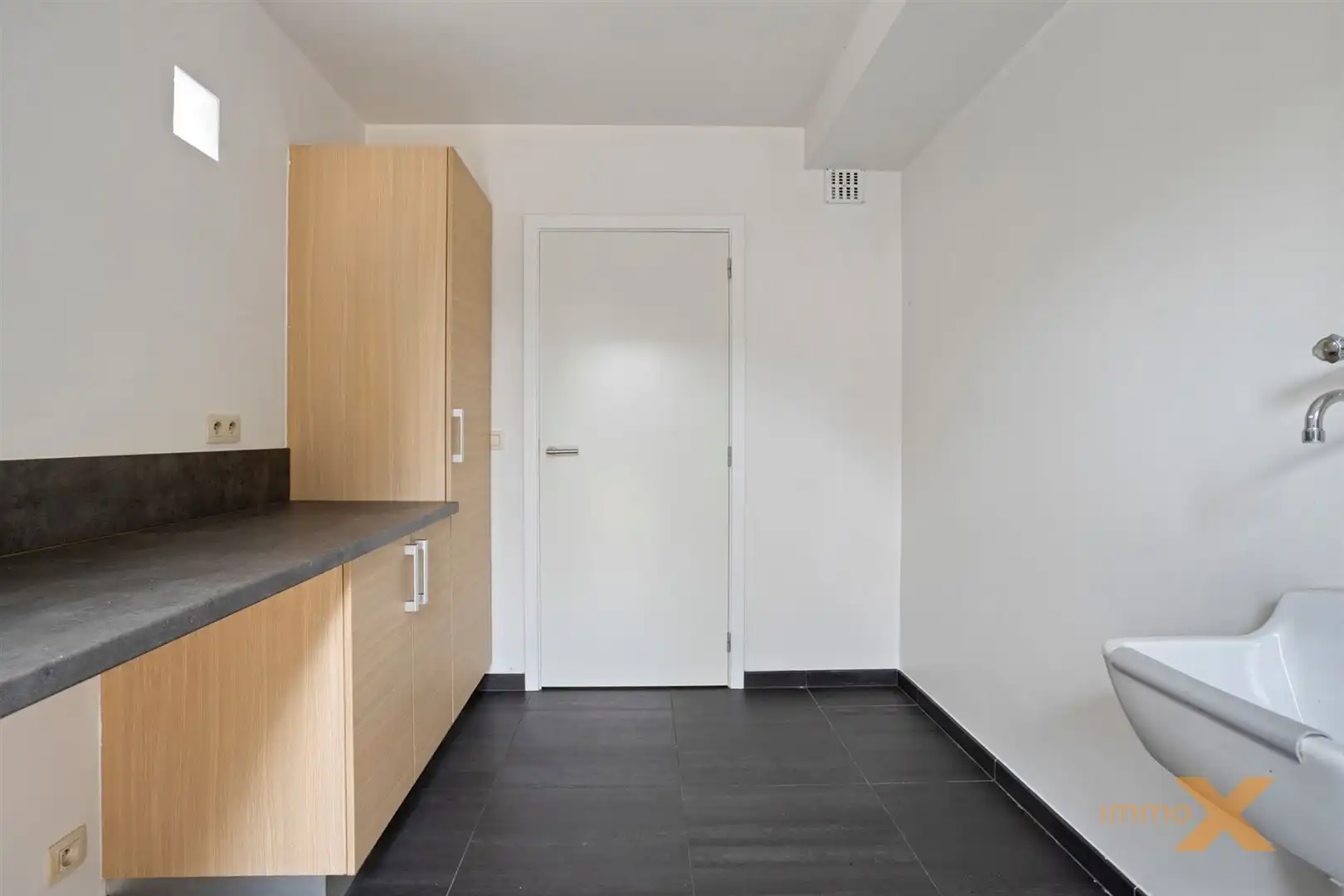 RECENTE INSTAPKLARE LICHTRIJKE RUIME WONING foto 10