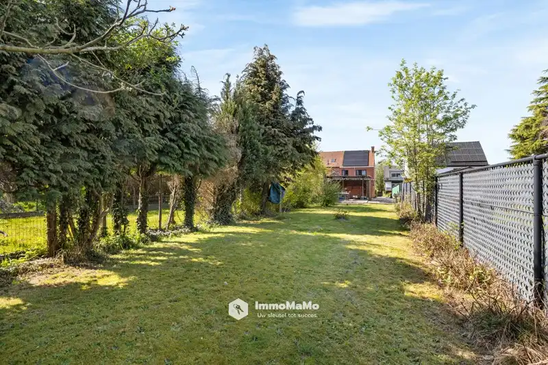 HALFOPEN BEBOUWING MET GROTE TUIN TE KOOP IN STEKENE foto 25