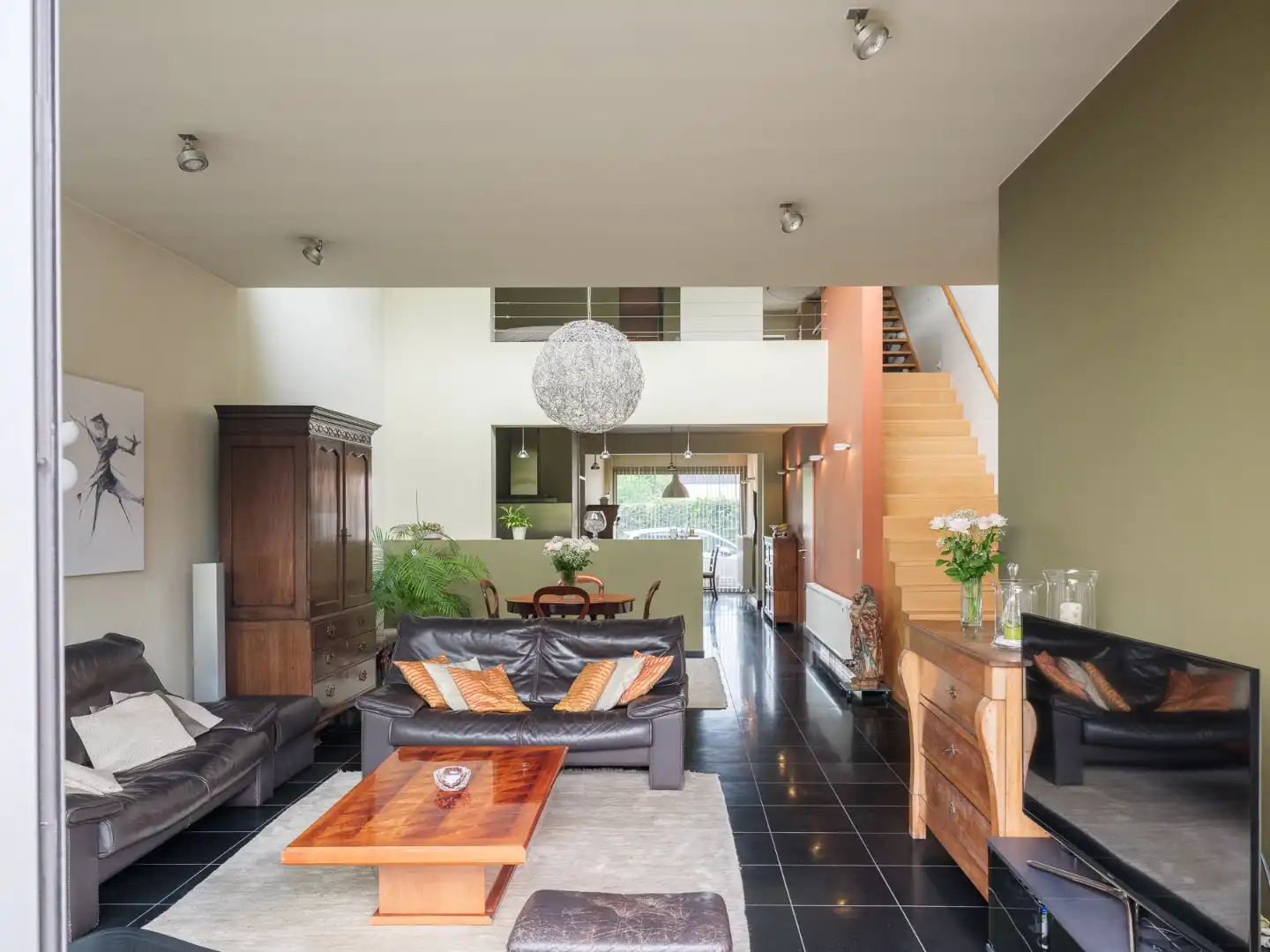 Instapklare woning met overvloedig licht en prachtige tuin foto 3