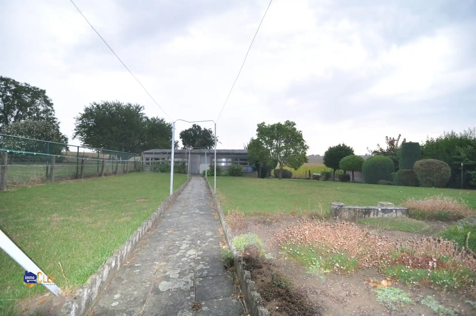Karaktervolle driegevelwoning met ruime tuin van 30 are nabij Waremme foto 33