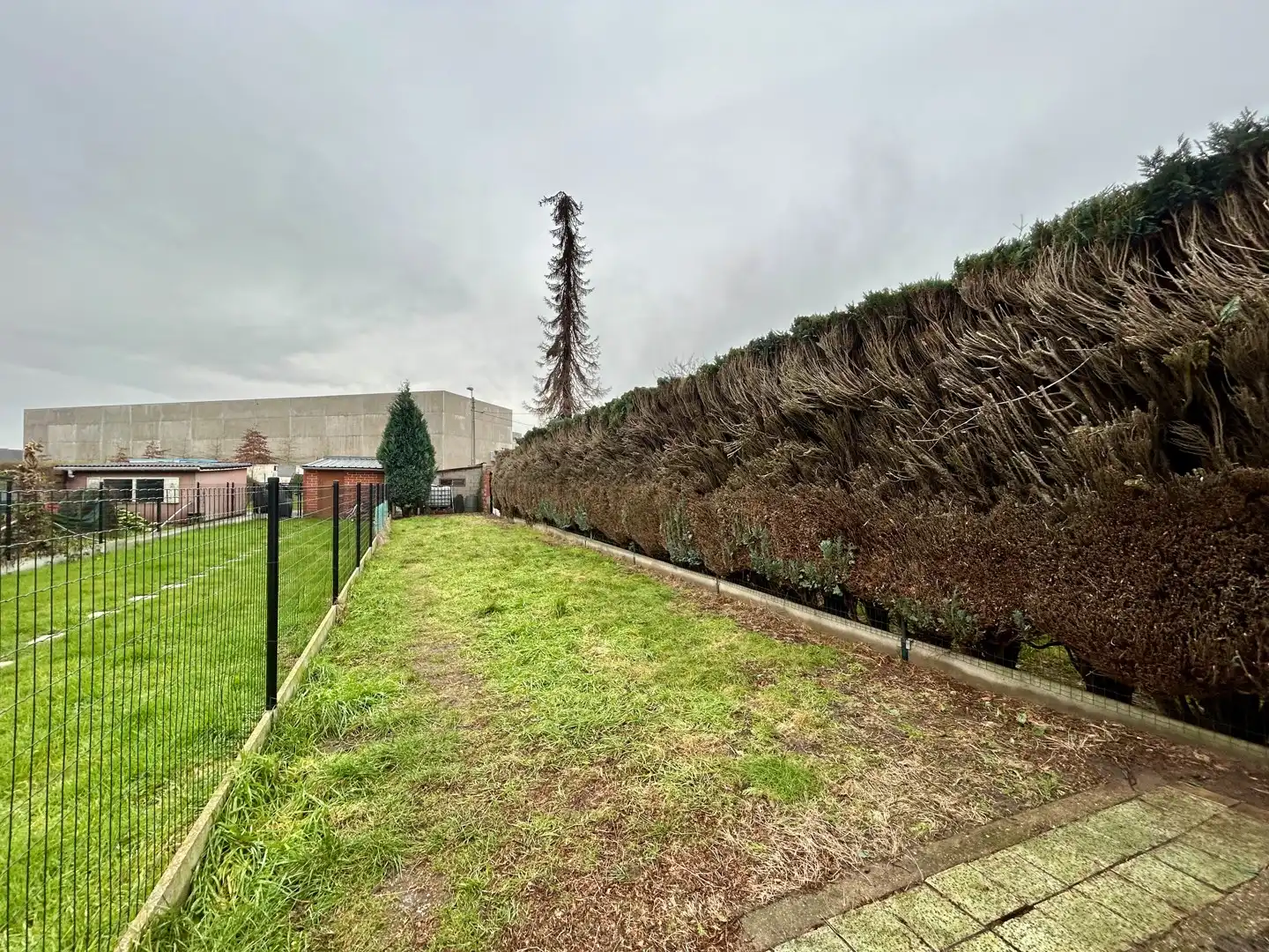 Karaktervolle rijwoning met tuin en garage te Izegem! foto 14