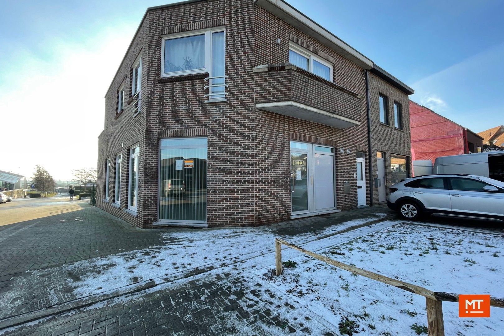 Gelijkvloers appartement met 2 slaapkamers en garage foto {{pictureIndex}}