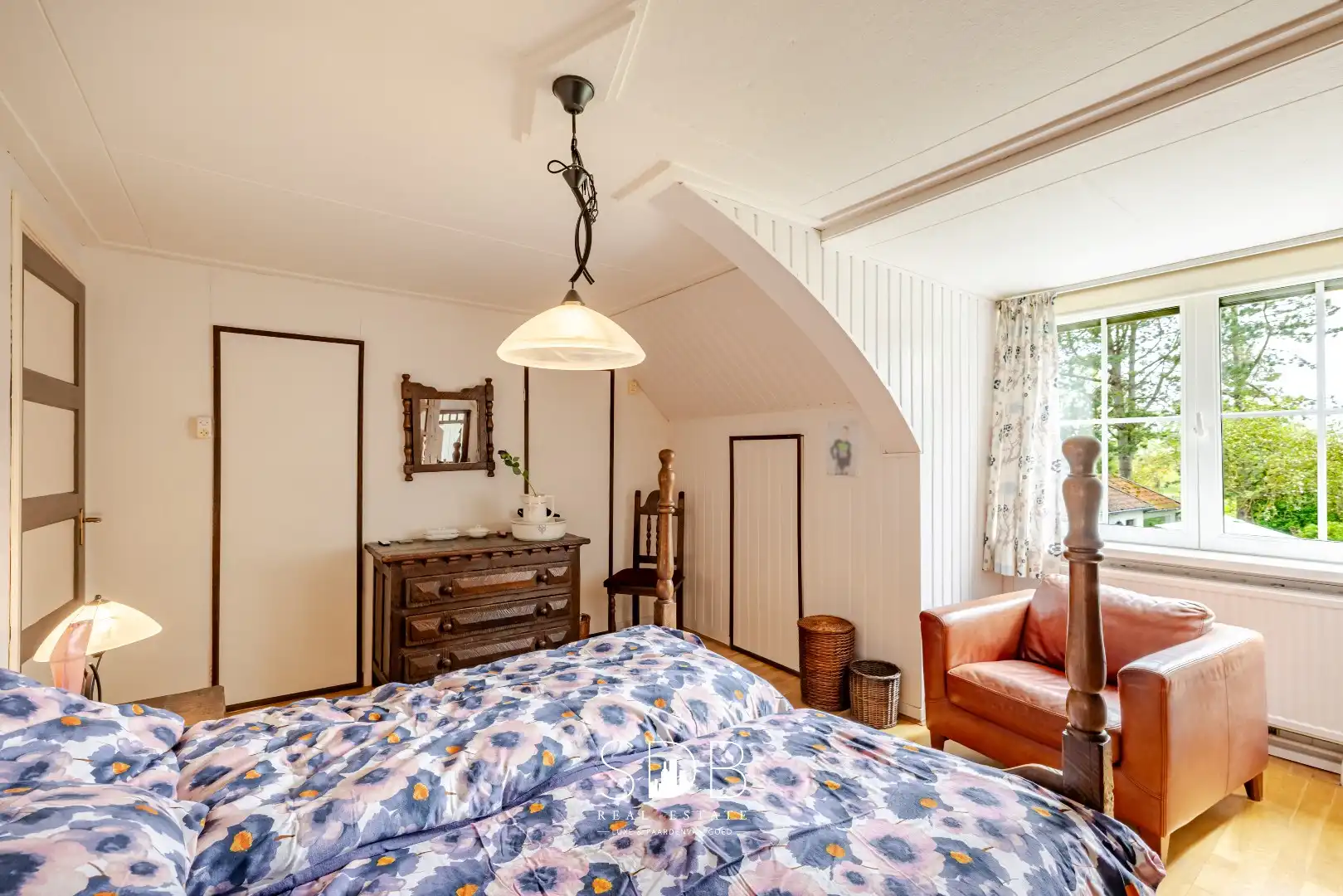 Landelijke woning met authentiek gastenhuis, stalgebouw, graslanden en buitenpiste op 20.285m² foto 13