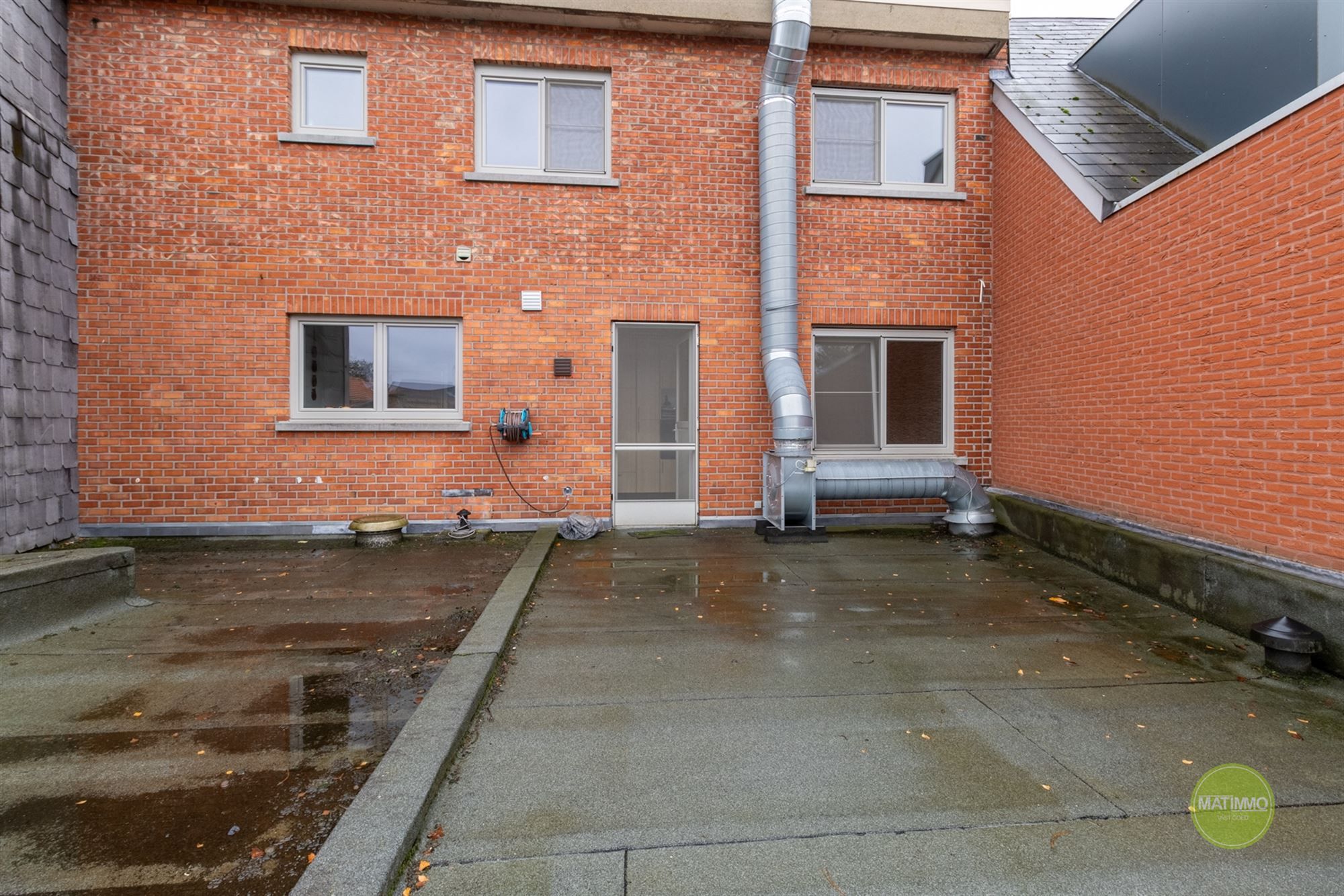 Commercieel handelspand met duplex appartement in Balen foto 28